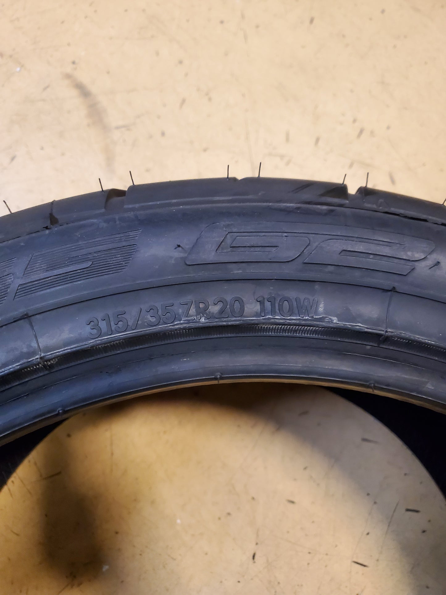 NITTO NT555 G2 BSW P 315 35 20 110W XL UHP TIRE 211200