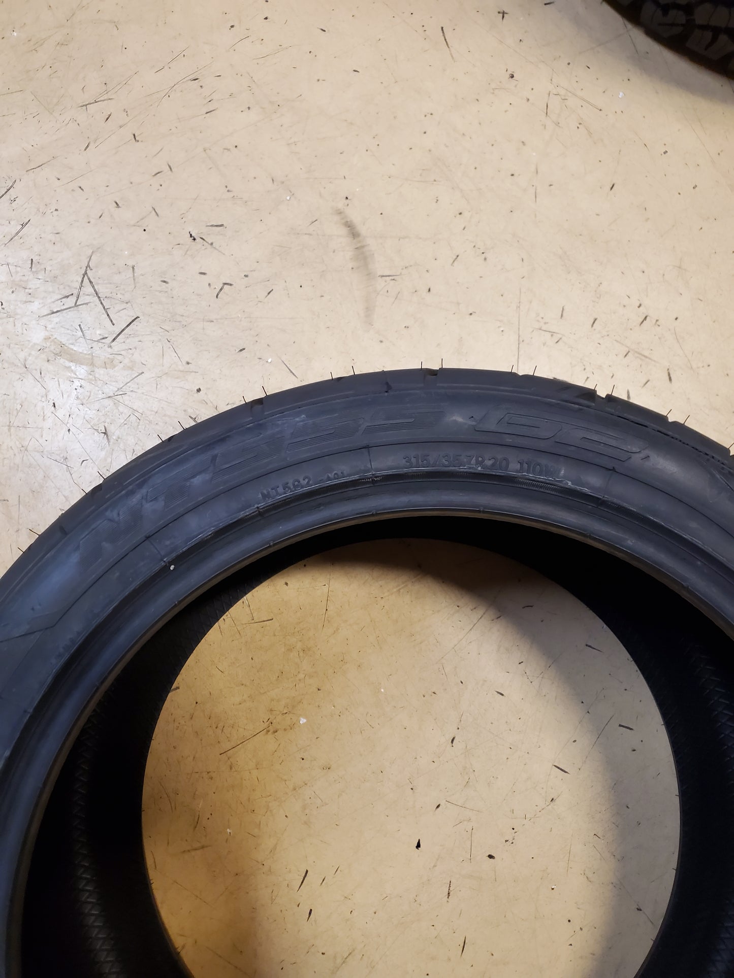 NITTO NT555 G2 BSW P 315 35 20 110W XL UHP TIRE 211200