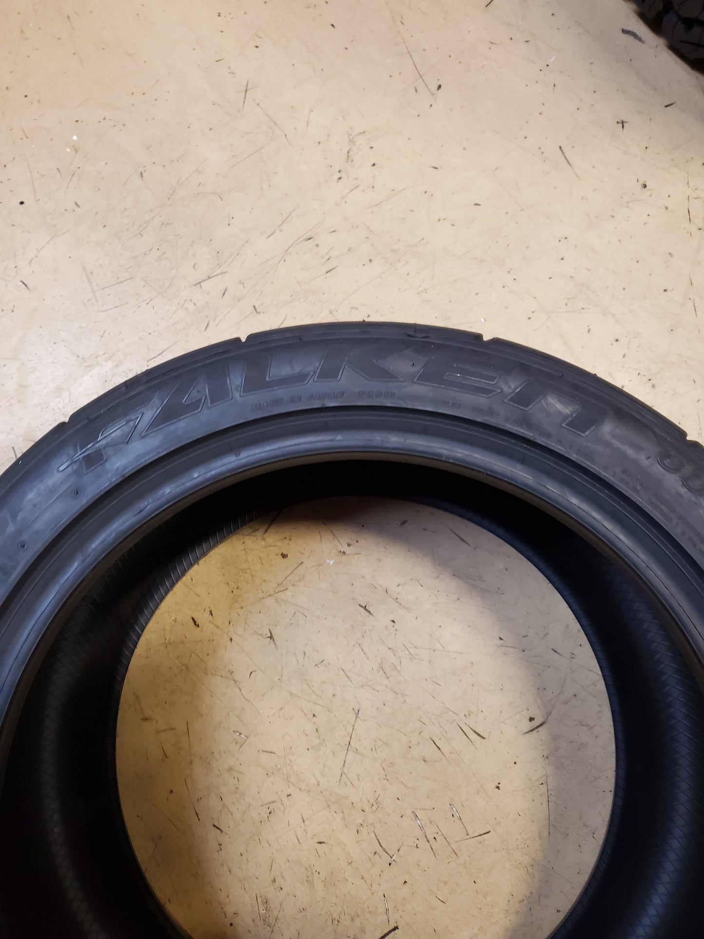 FALKEN AZENIS RT-615K+ BSW P 255 40 17 94W UHP TIRE 28538003