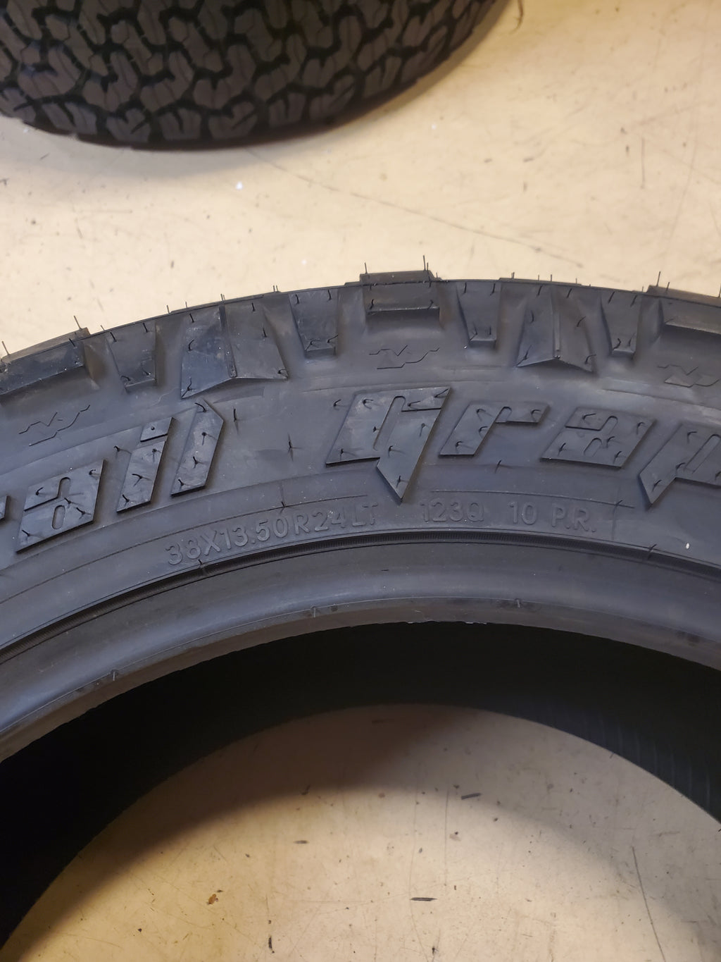 NOS NITTO TRAIL GRAPPLER M/T BSW LT 38 13.50 24 123Q 10PLY MUD TIRE 205820