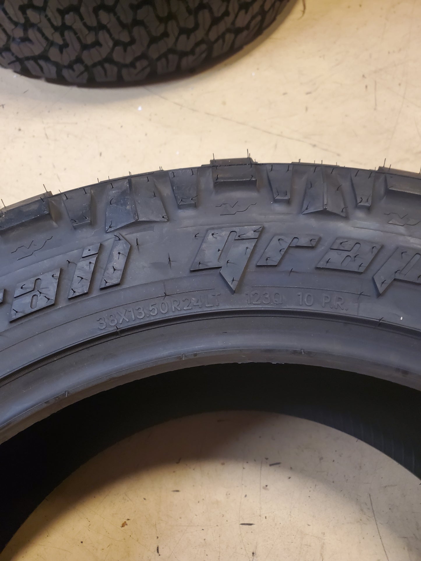NOS NITTO TRAIL GRAPPLER M/T BSW LT 38 13.50 24 123Q 10PLY MUD TIRE 205820