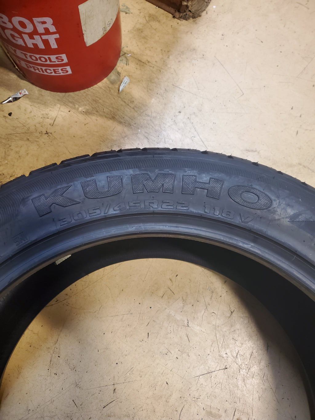 NOS KUMHO ECSTA STX BSW P 305 45 22 118V UHP TIRE 1649113