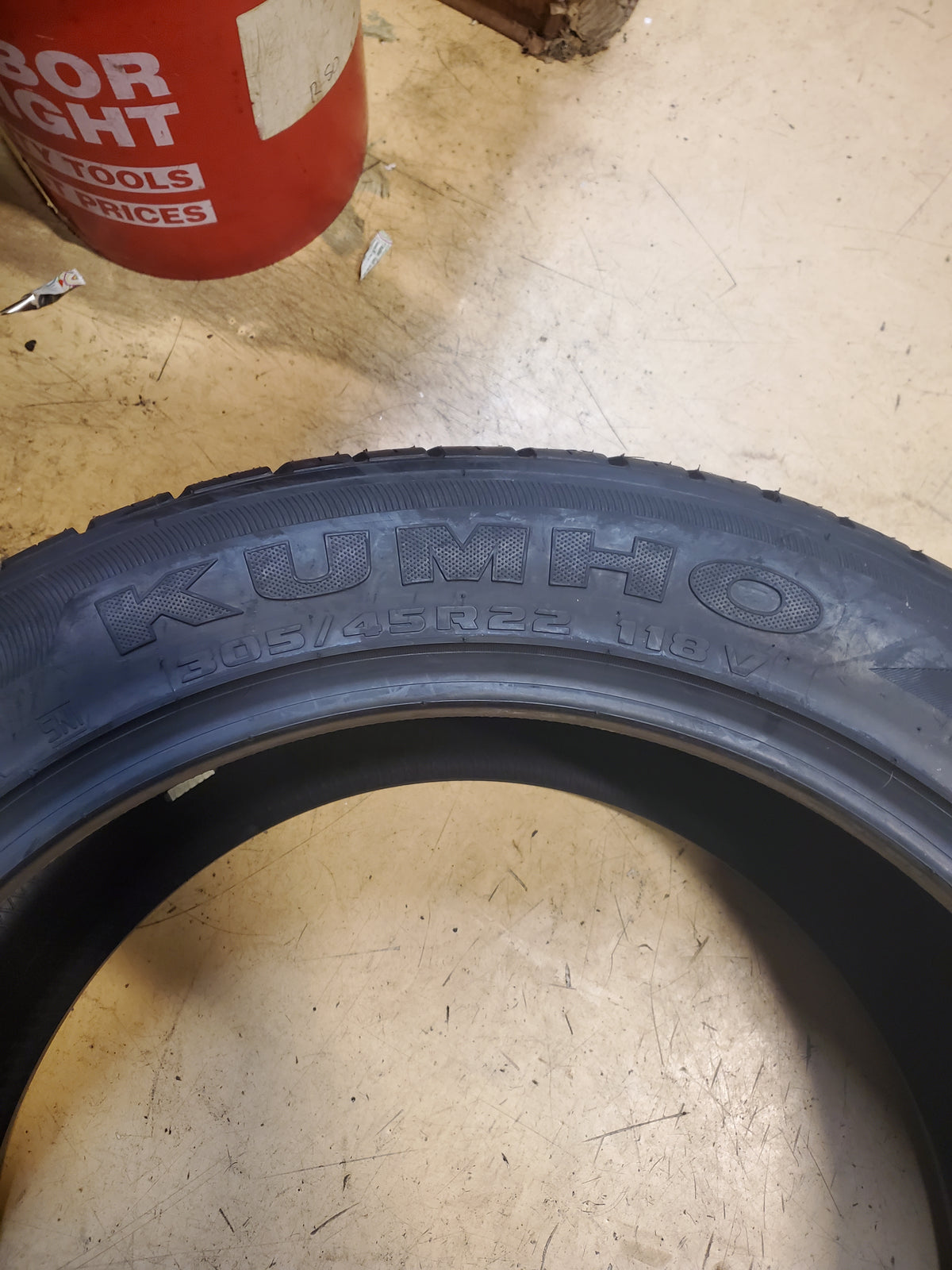 NOS KUMHO ECSTA STX BSW P 305 45 22 118V UHP TIRE 1649113