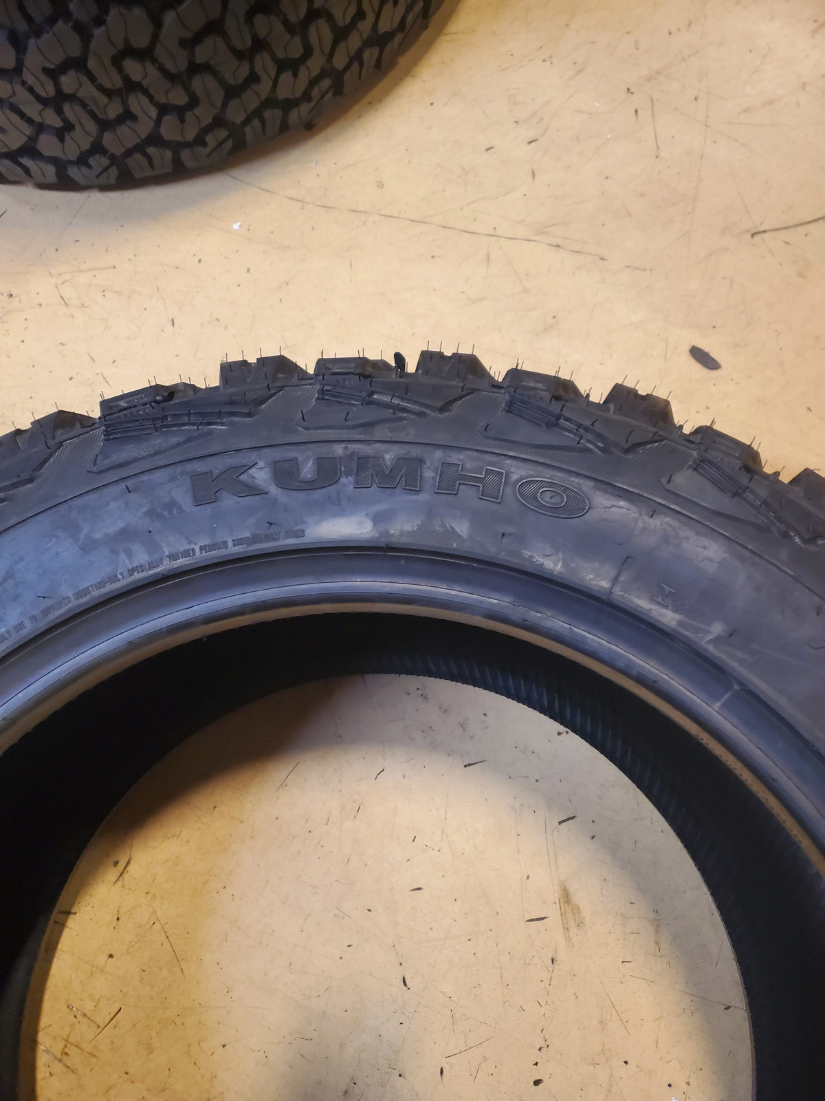 KUMHO ROAD VENTURE M/T BSW LT 33 12.50 20 114Q 10PLY MUD TIRE 2107263