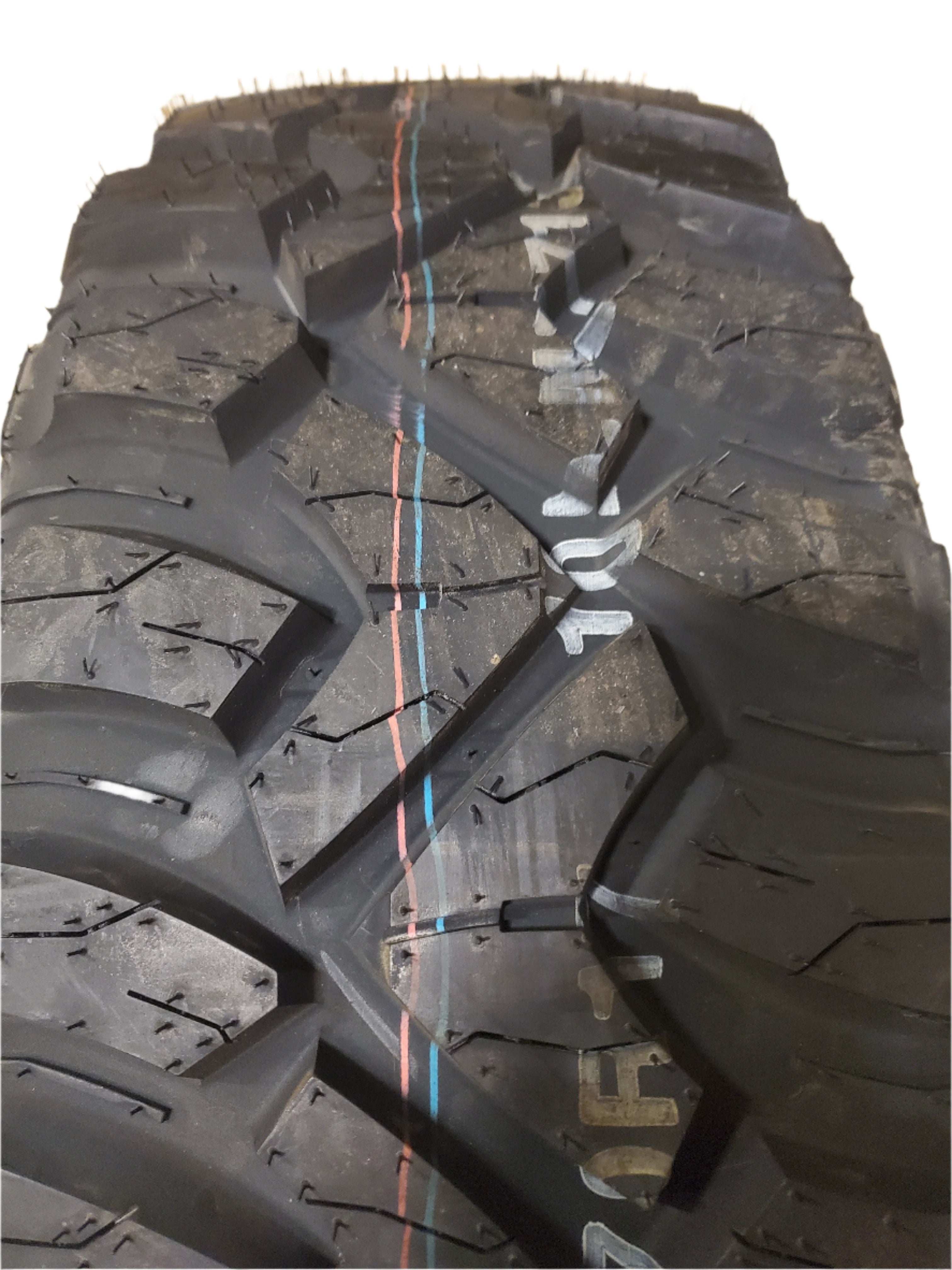 KUMHO ROAD VENTURE MT71 BSW LT 265 70 17 121/118Q 10PLY MUD TIRE 2262613