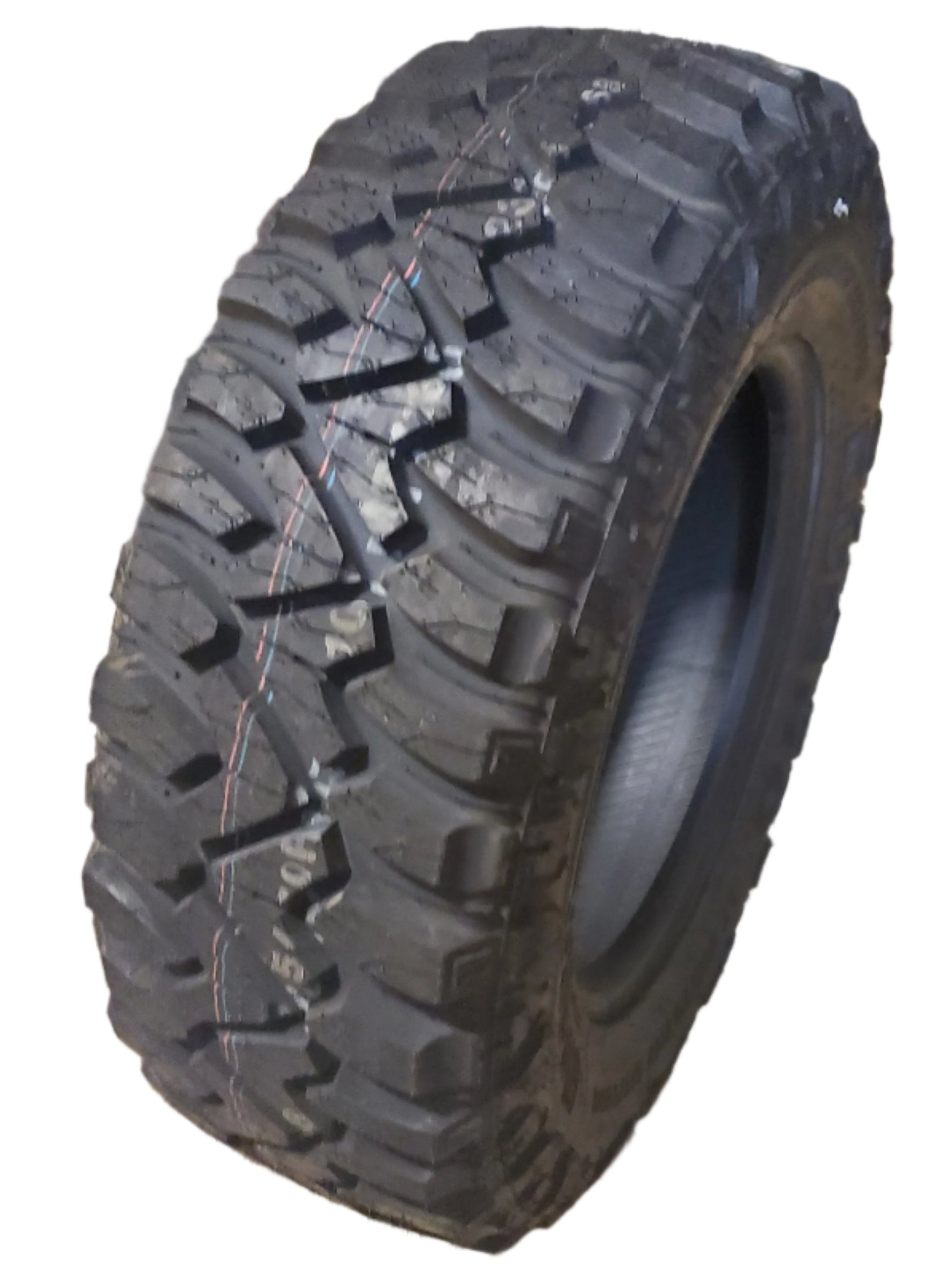 KUMHO ROAD VENTURE MT71 BSW LT 265 70 17 121/118Q 10PLY MUD TIRE 2262613