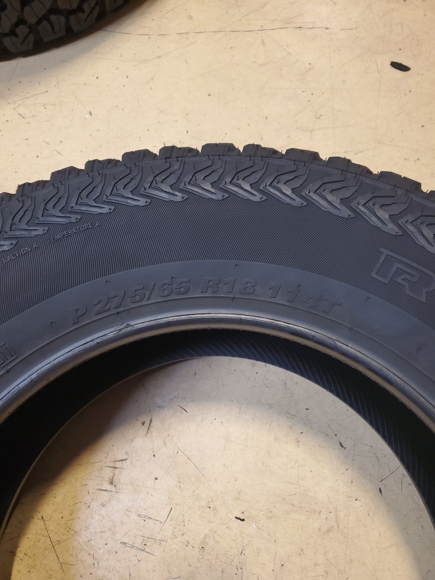 2 KUMHO ROAD VENTURE AT51 BSW P 275 65 18 114T ALL TERRAIN TIRE 2169193