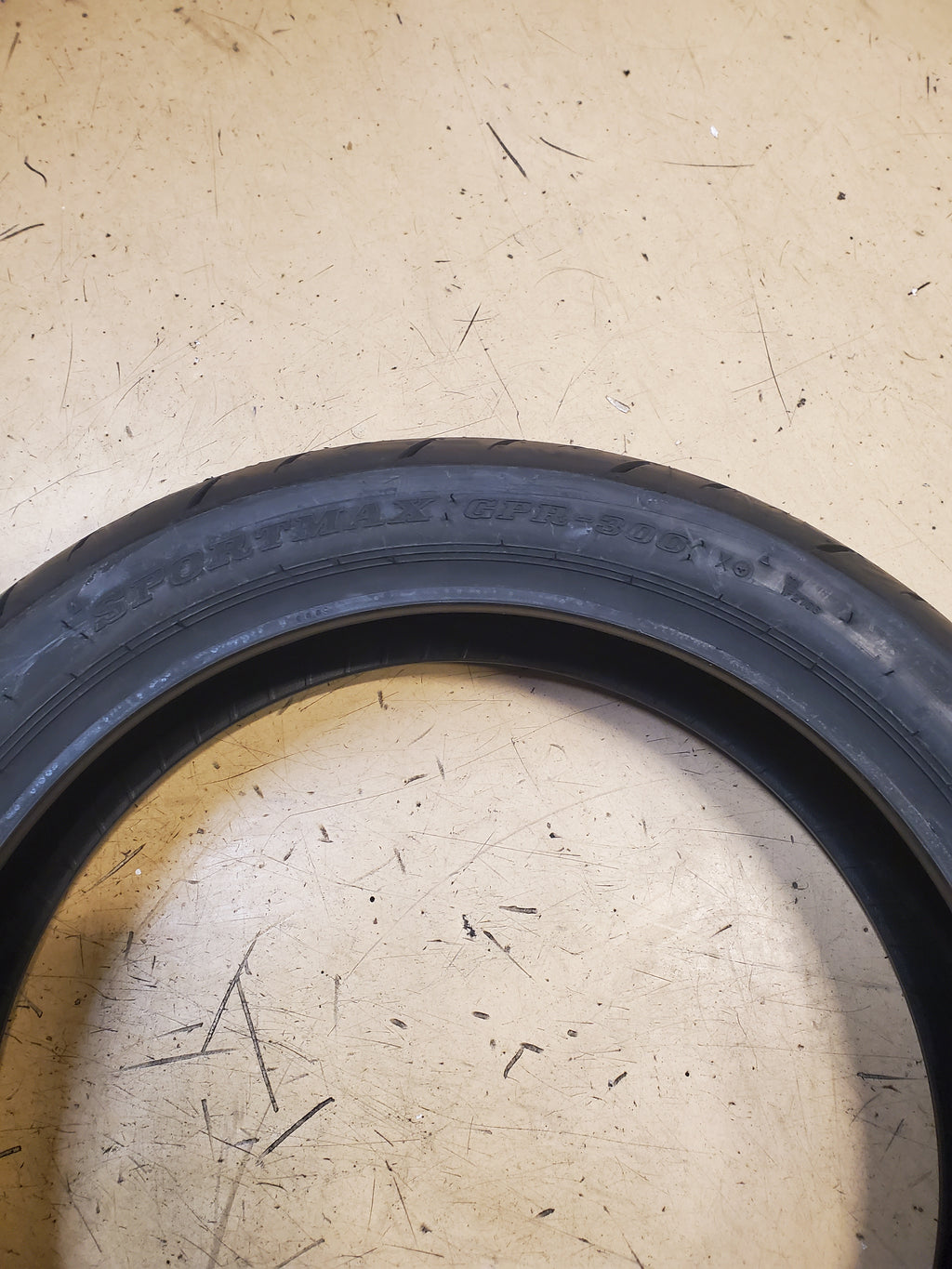 DUNLOP SPORTMAX GPR-300 BSW 140 70 17 66H REAR MOTORCYCLE TIRE 45067903