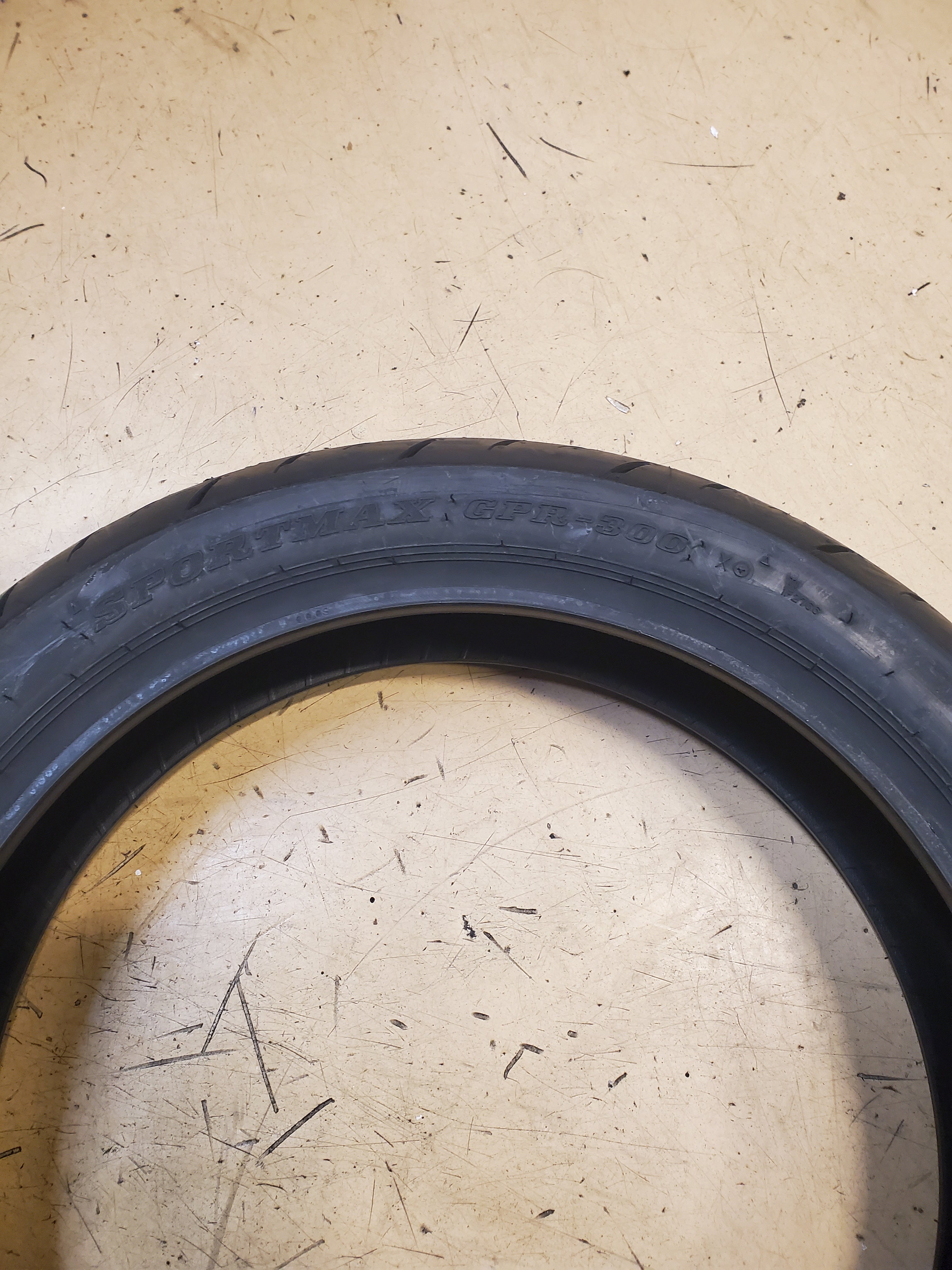 DUNLOP SPORTMAX GPR-300 BSW 140 70 17 66H REAR MOTORCYCLE TIRE 45067903
