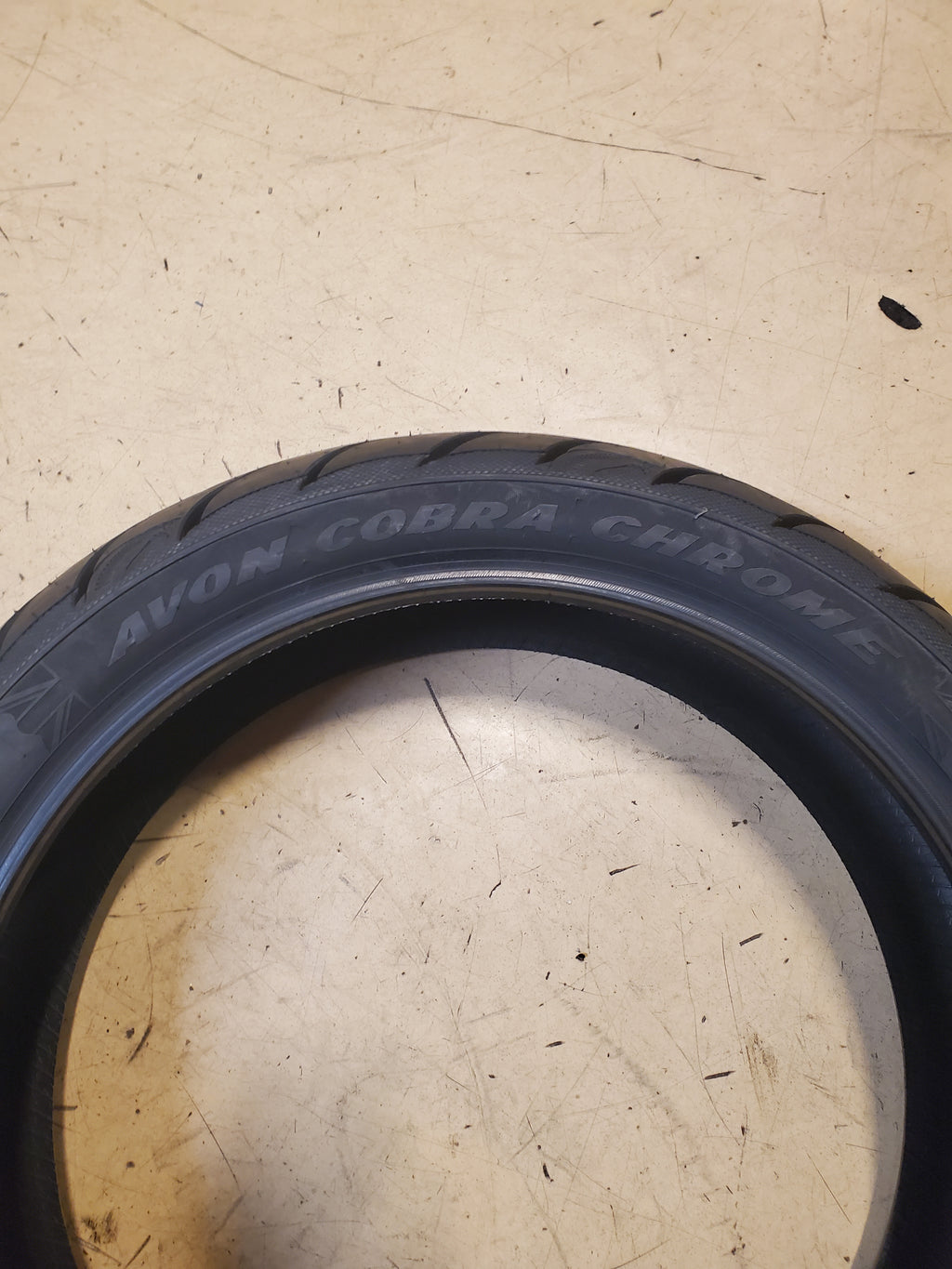 AVON COBRA CHROME AV92 BSW 180 55 18 80H REAR MOTORCYCLE TIRE 638193