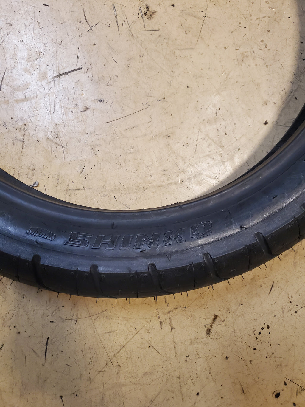 NOS SHINKO F230 TOUR MASTER BSW  110 90 19 62V FRONT MOTORCYCLE TIRE 874163
