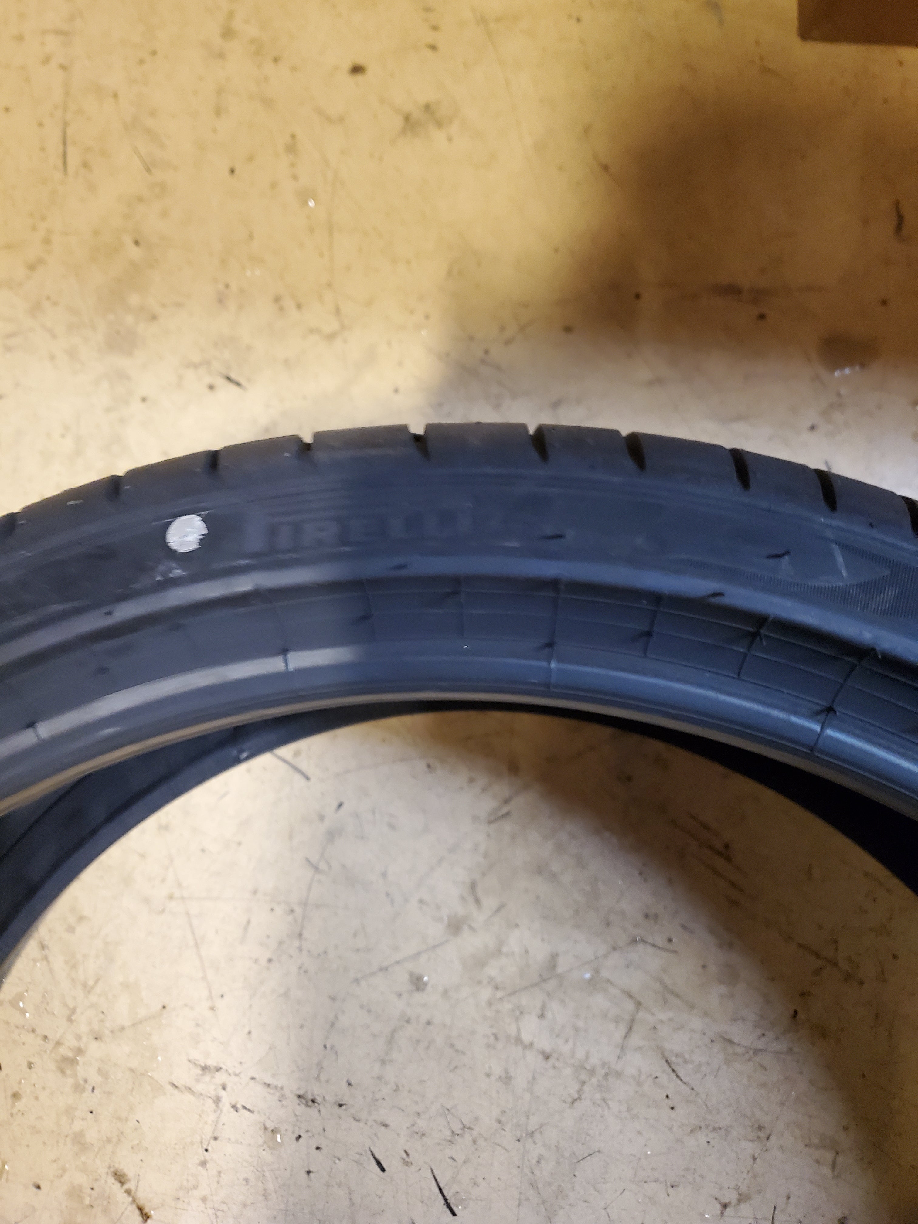 PIRELLI P-ZERO PZ4 (MOE) BSW P 245 35 20 95Y XL UHP LUXURY TIRE 2596200