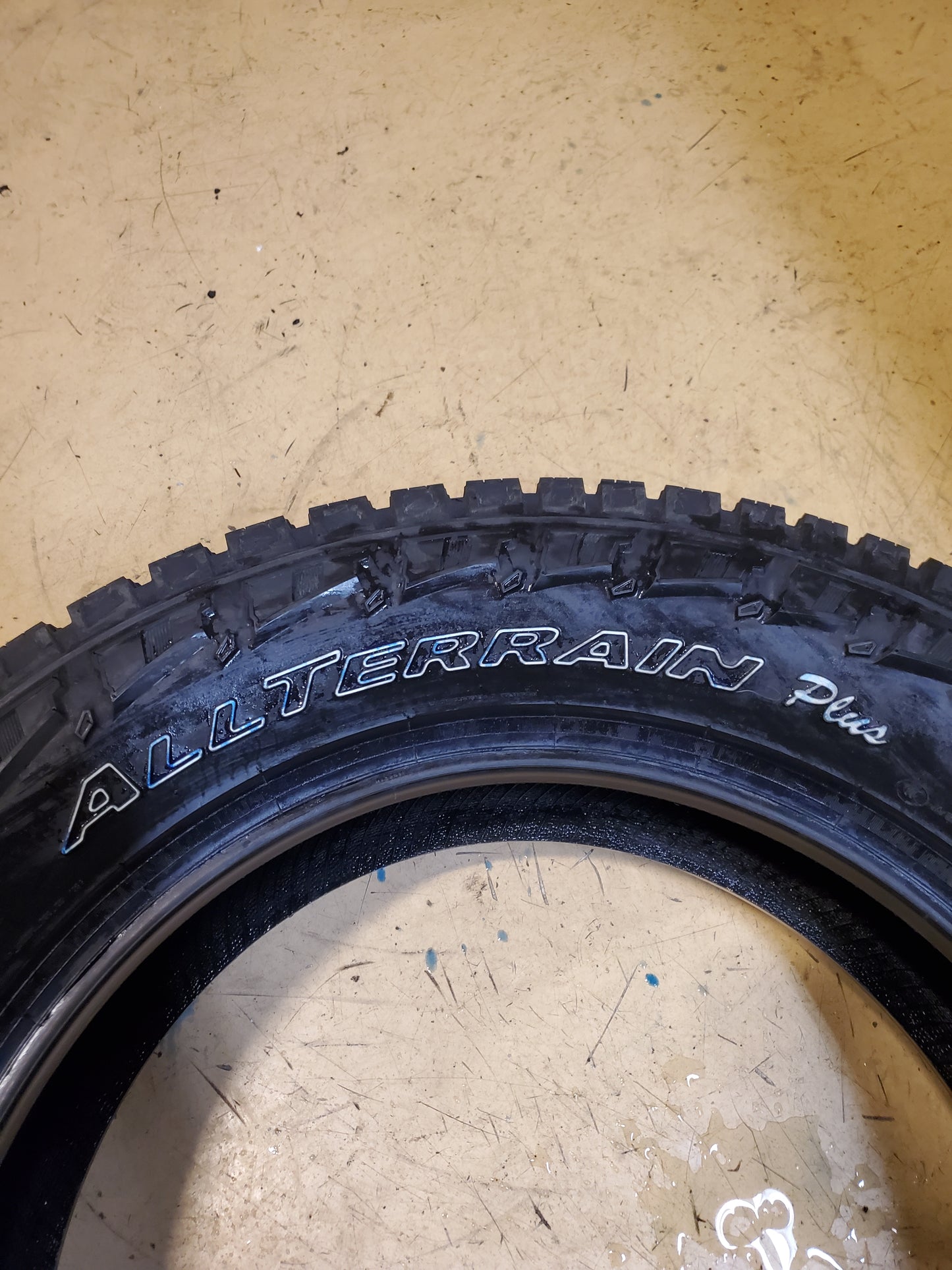 4 PIRELLI SCORPION ALL TERRAIN PLUS OWL P 275 60 20 115T TIRE 2722800