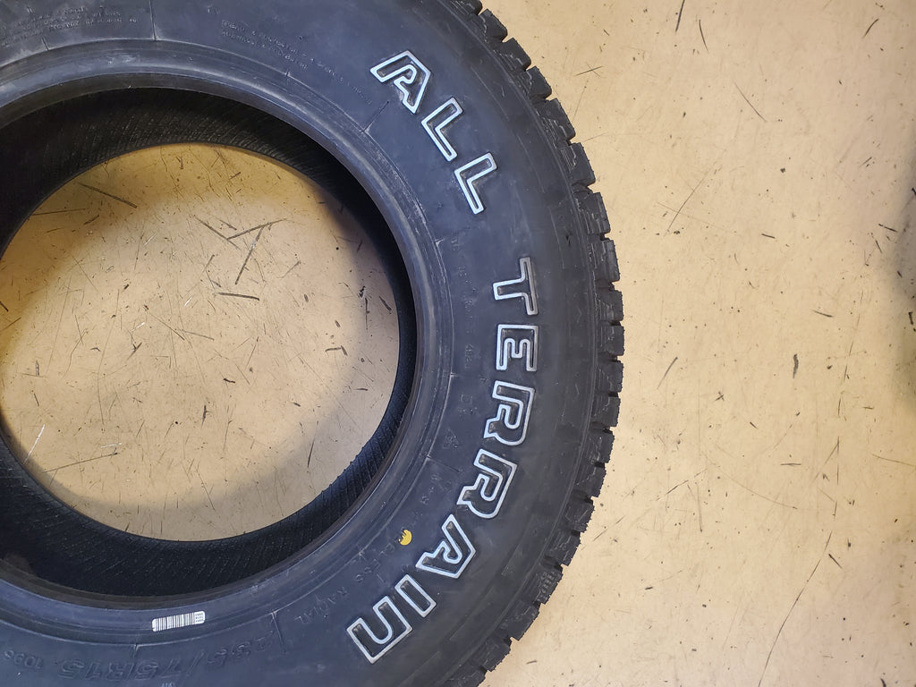 MULTI-MILE  TRAIL GUIDE ALL TERRAIN OWL P 235 75 15 109S XL TIRE TGT64