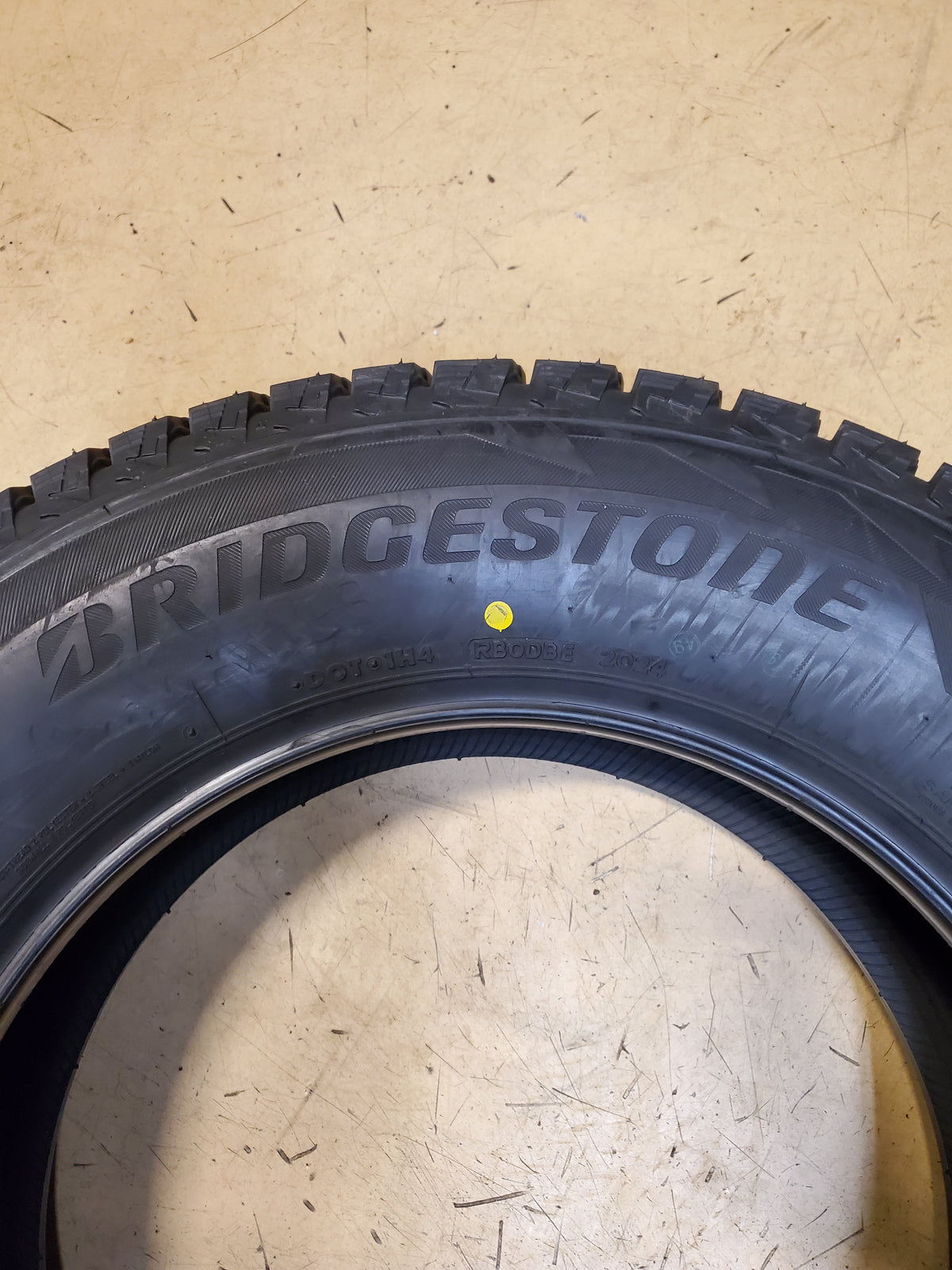 BRIDGESTONE BLIZZAK DM-V2 BSW P 255 65 18 109S WINTER TIRE 016610