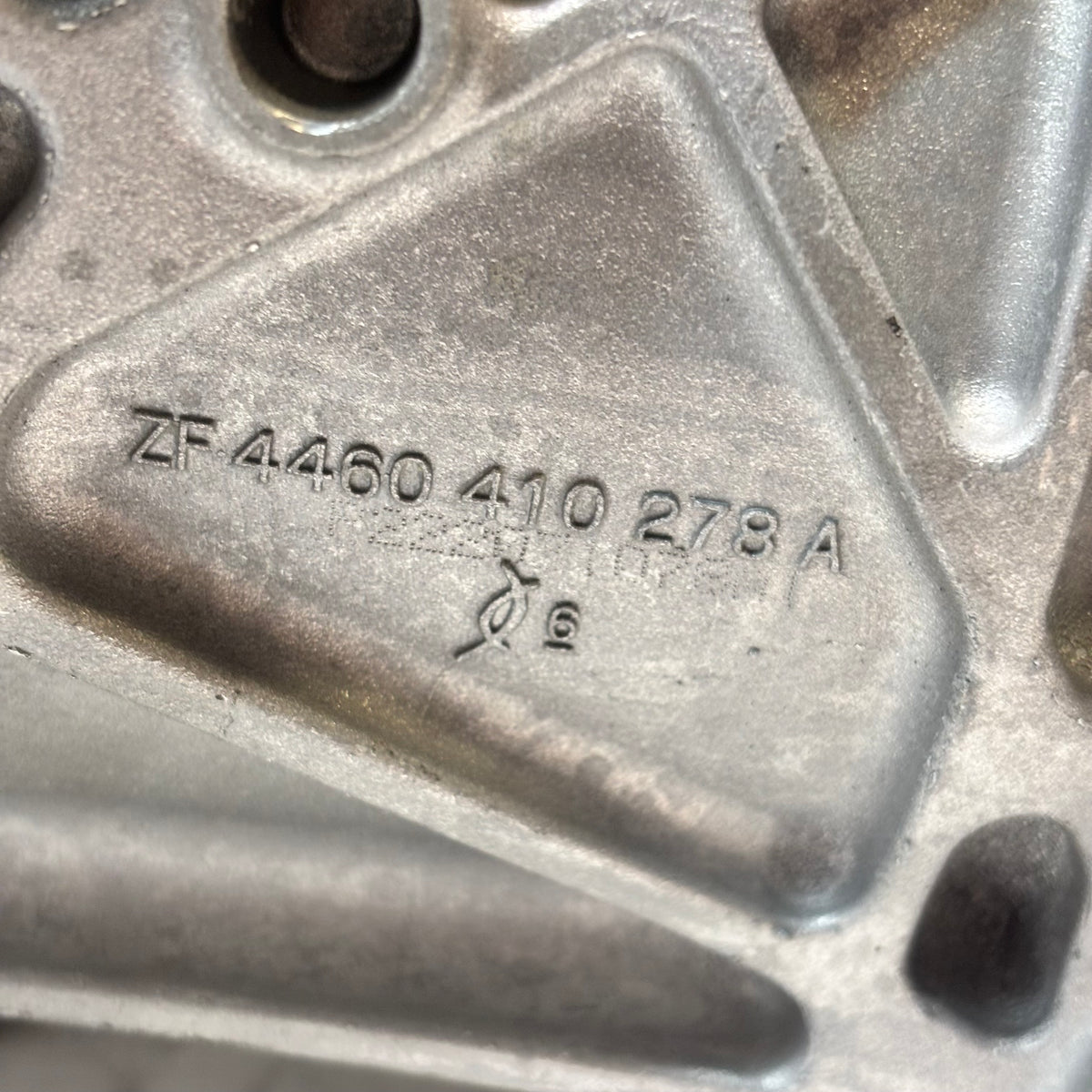 GENUINE MOPAR COMLETE AXLE ASSEMBLY 22-23 JEEP WAGONEER 3.21 68403538AB