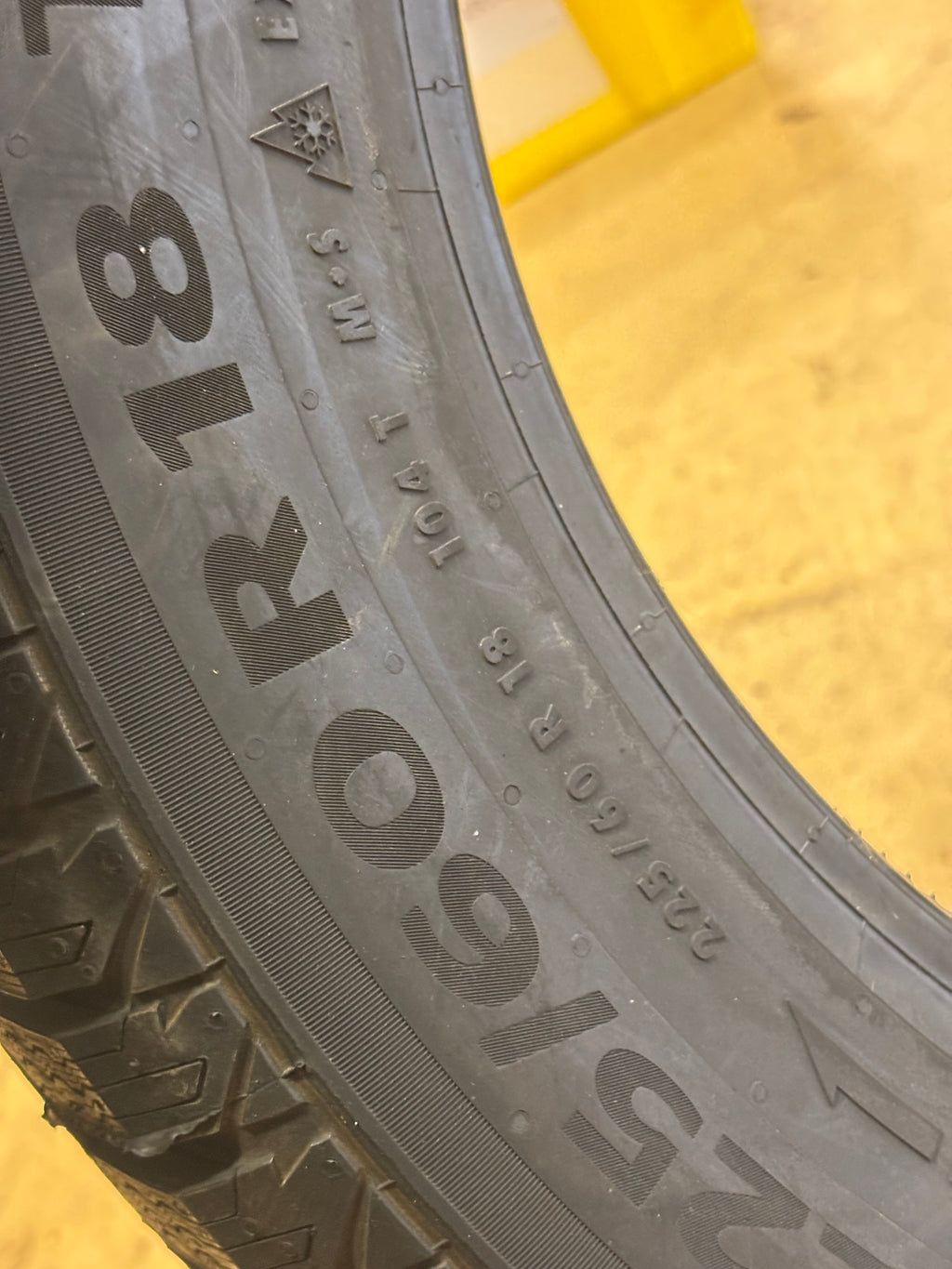 NOS CONTINENTAL VIKINGCONTACT 7 P 225 60 18 104T XL SNOW WINTER TIRE 03452530000