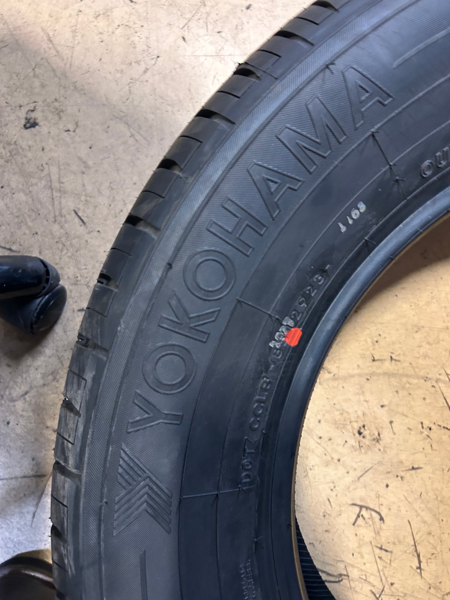 YOKOHAMA AVID ASCEND BLUEARTH P 235 65 17 104H SL PERFORMANCE TIRE 110132369