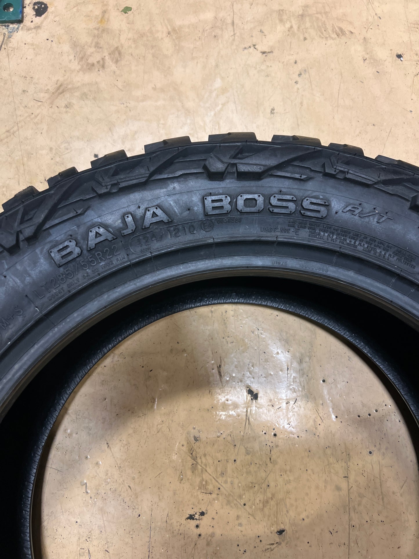MICKEY THOMPSON BAJA BOSS A/T LT 285 55 22 124/121Q LRE 10 PLY TIRE 331031001 ALL TERRAIN