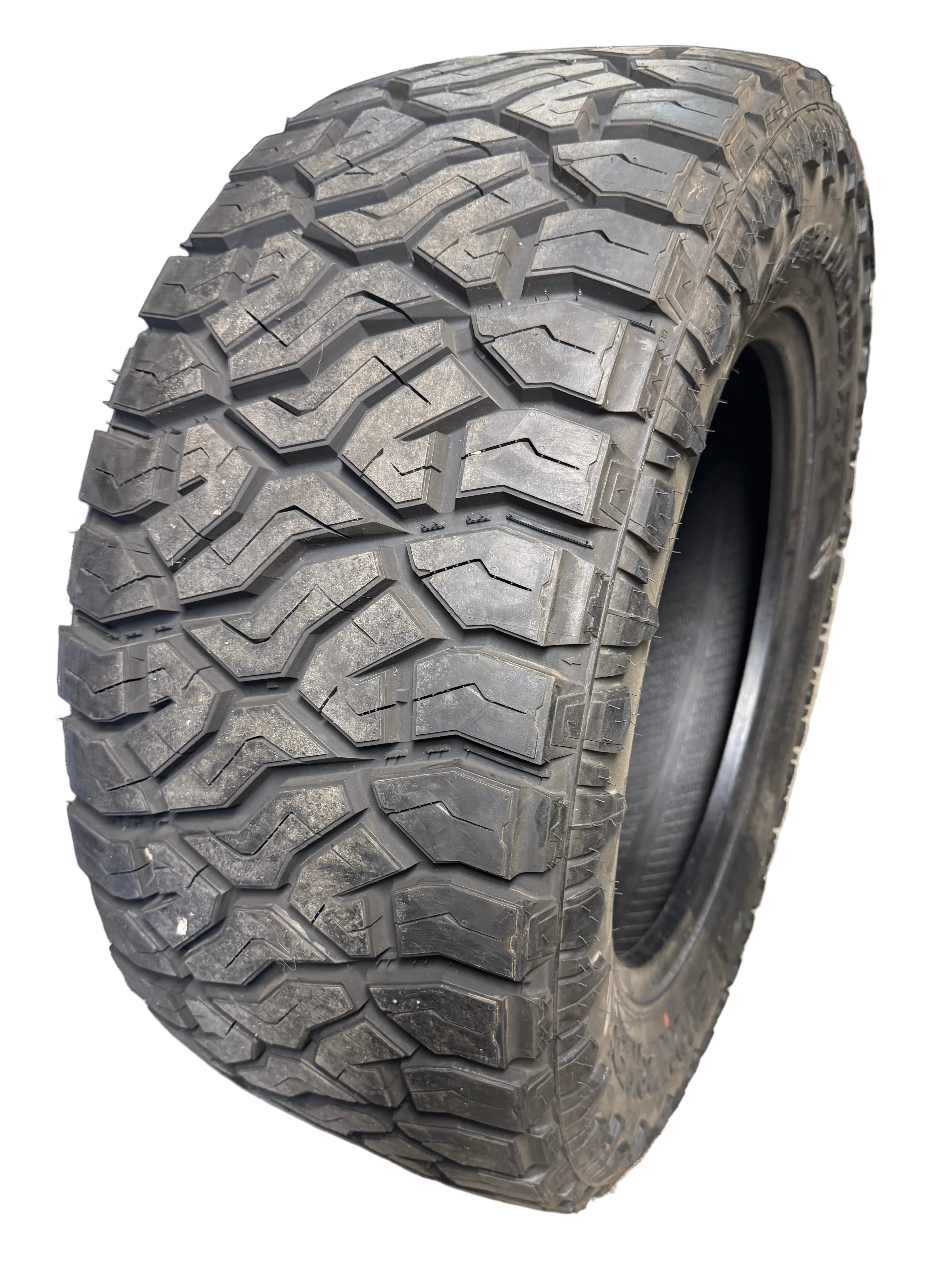 VENOM POWER TERRA HUNTER R/T+  BSW LT 35 13.5 20 126Q 12PLY RUGGED TERRAIN TIRE TVPRT39