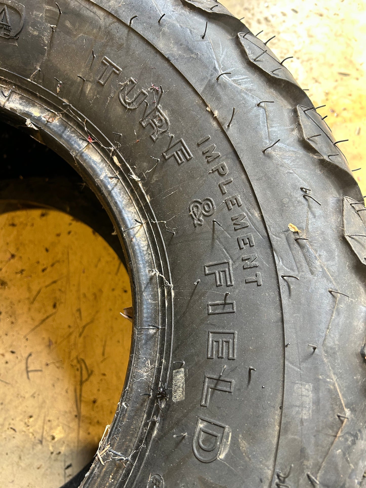 NOS FIRESTONE TURF & FIELD BSW 31 13.5 15 8PLY GOLF TIRE 132160