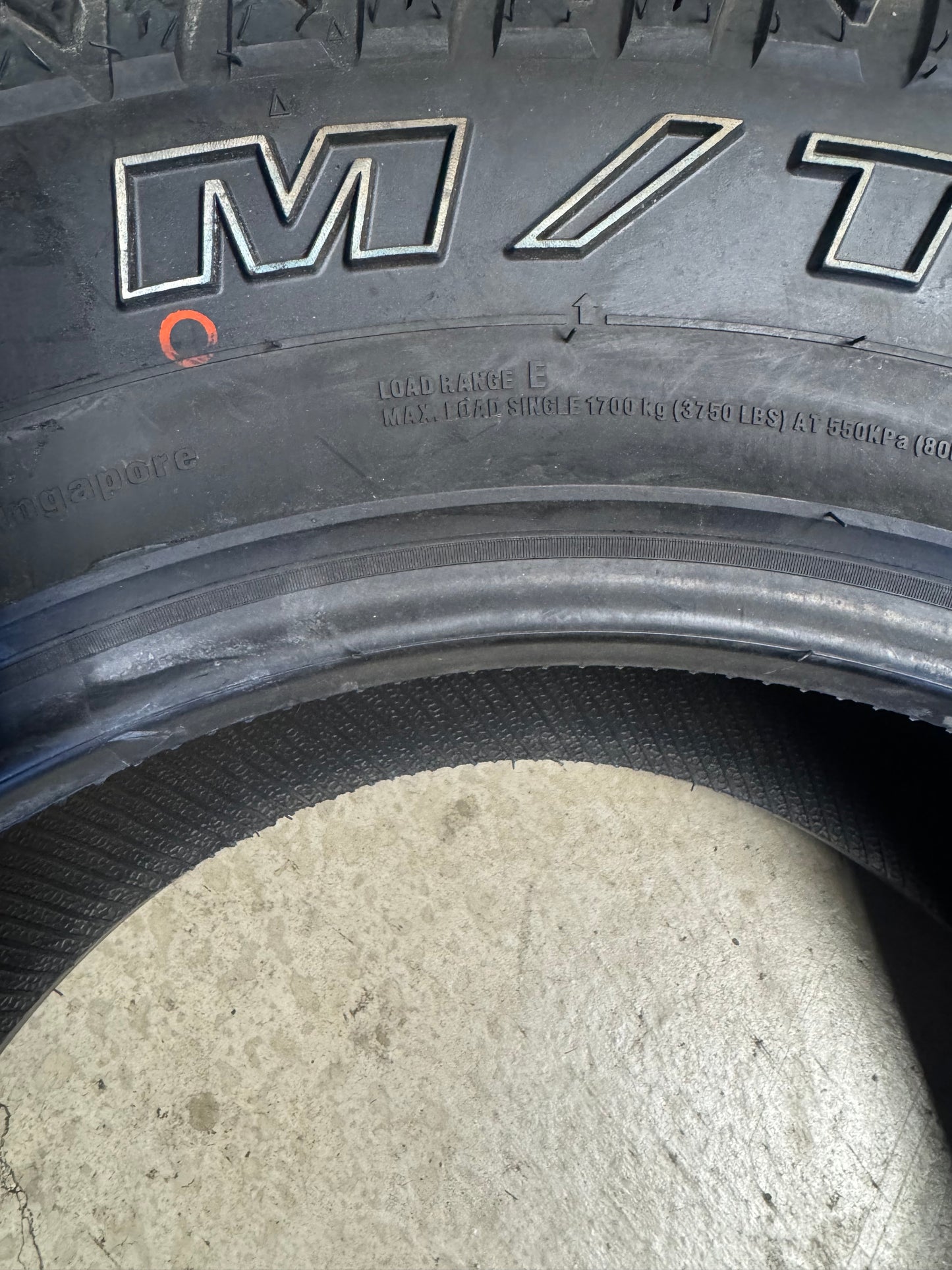 NOS RADAR RENEGADE R7 M/T OWL LT 37 12.5 20 126Q 10PLY MUD TERRAIN TIRE RZD0083