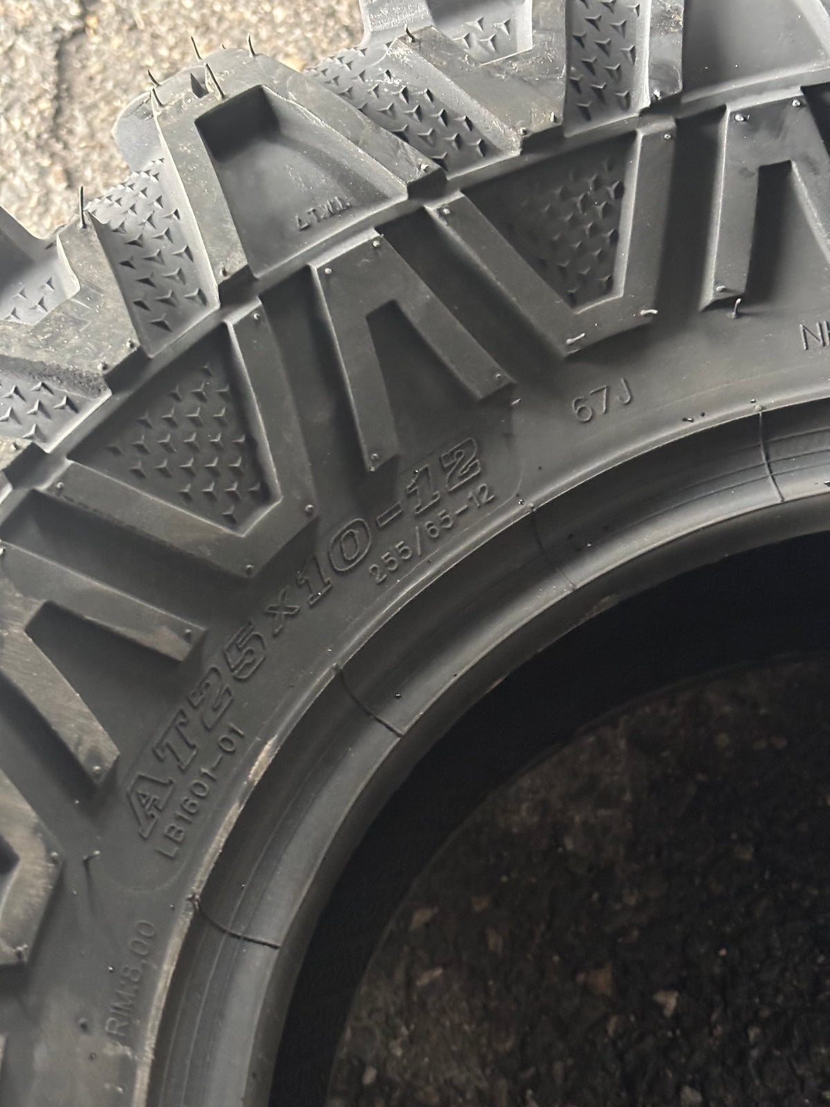 FREECOUNTRY LB1601 BSW AT 25 10 12 8PLY TIRE 10343