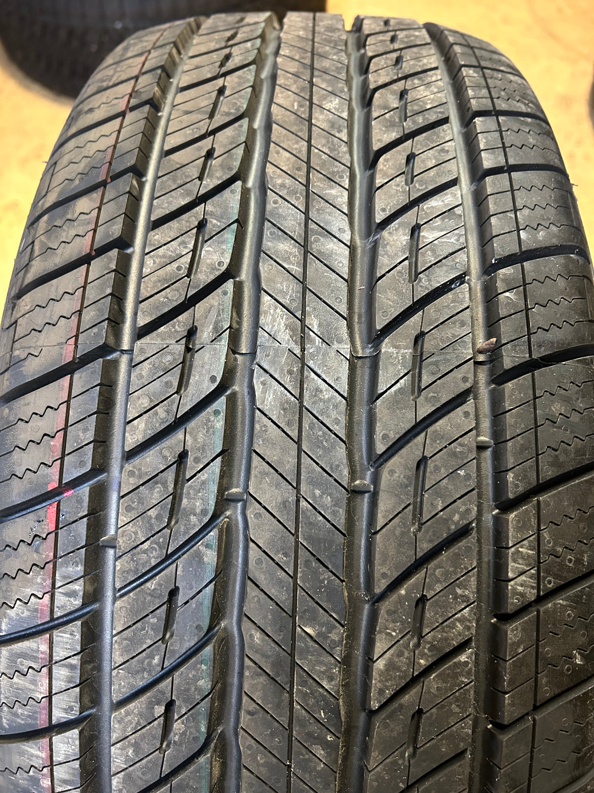 UNIROYAL TIGER PAW TOURING A/S BSW P 245 45 20 99V ALL SEASON TIRE 21117