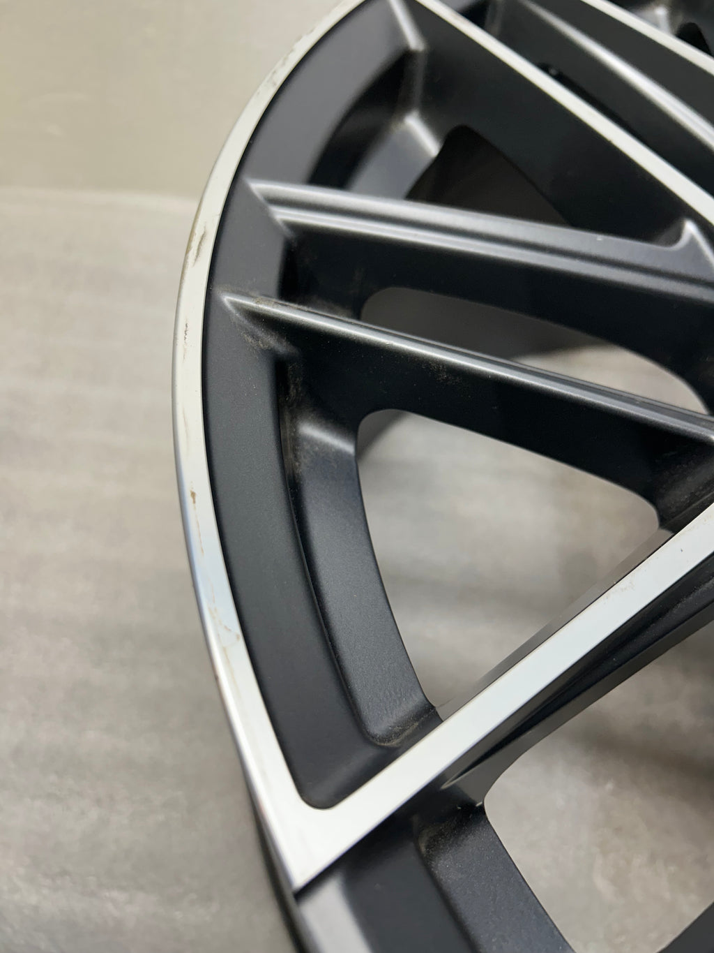 MSW TYPE 50 21X10.5 ET43 5X112 MACHINED W/GUNMETAL ACCENT REAR WHEEL