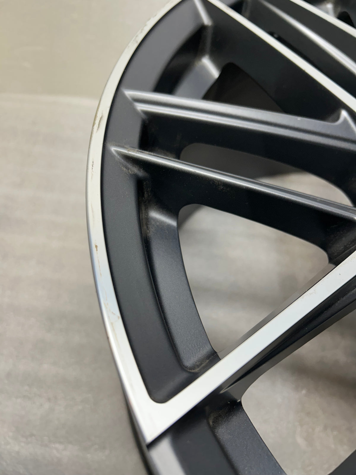 MSW TYPE 50 21X10.5 ET43 5X112 MACHINED W/GUNMETAL ACCENT REAR WHEEL