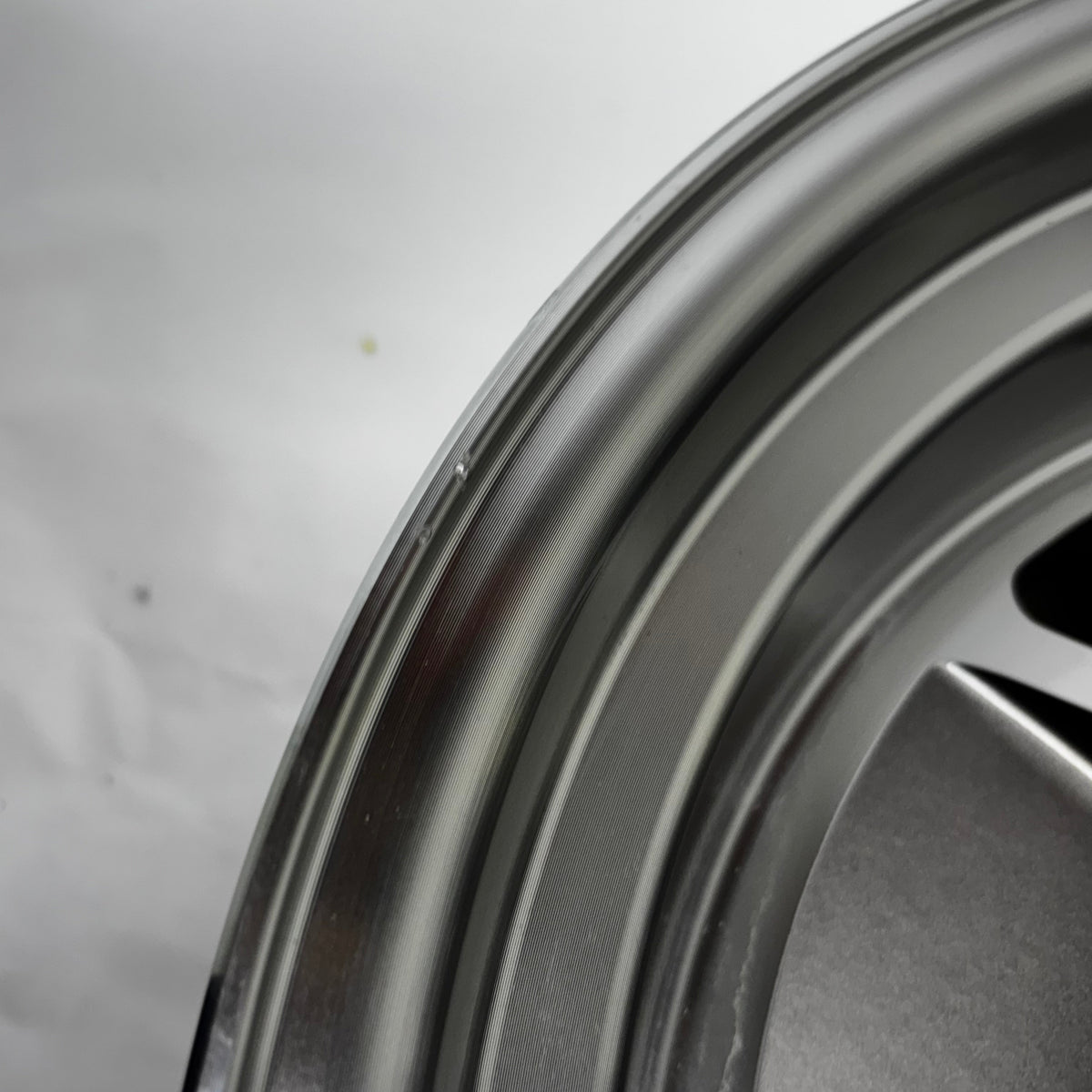 LEGENDARY WHEEL CO. STYLED ALLOY WHEEL 17"X8" CHARCOAL/MACHINED 5X114.3 ET7.4