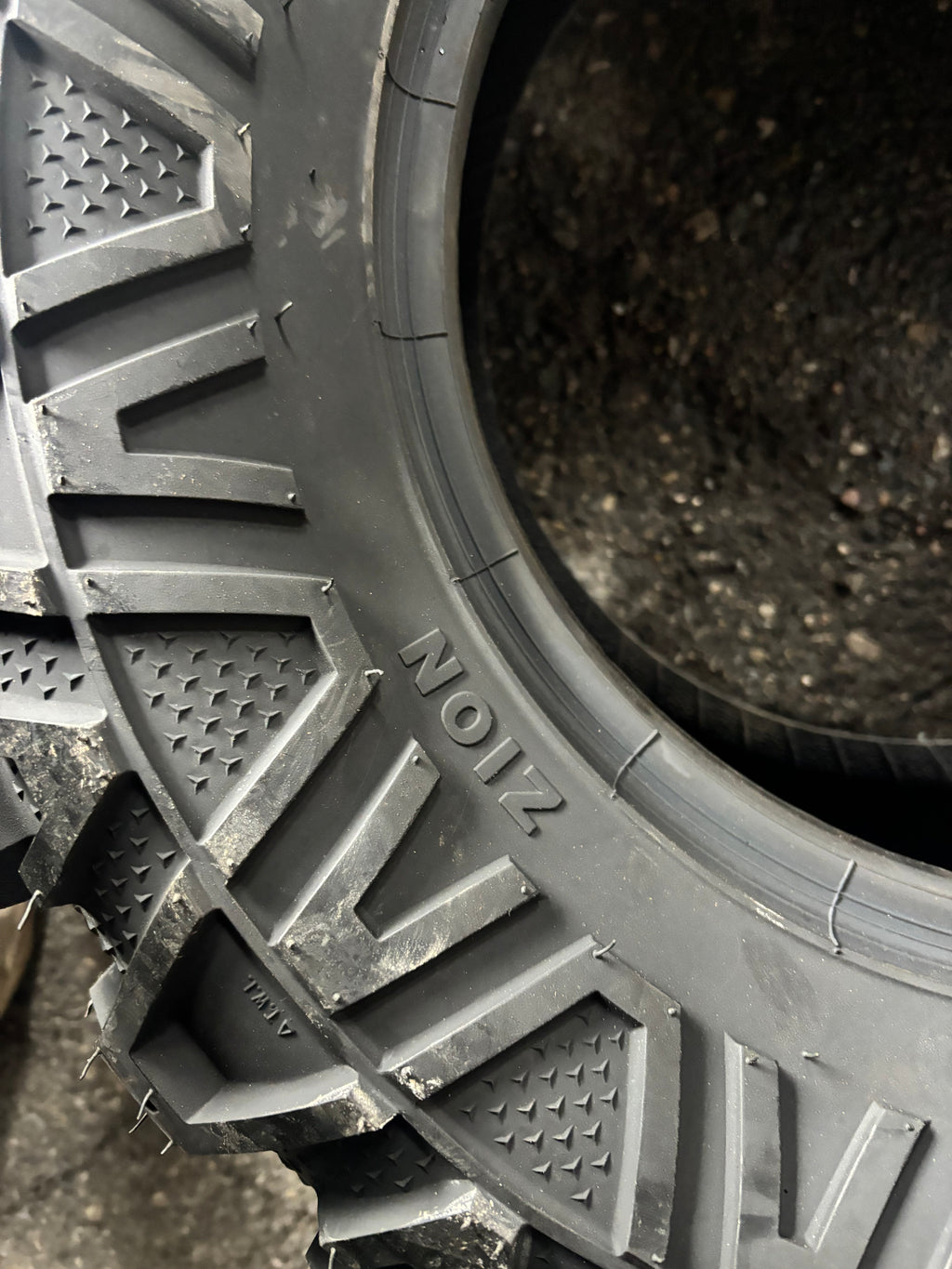 FREECOUNTRY LB1601 BSW AT 25 10 12 8PLY TIRE 10343