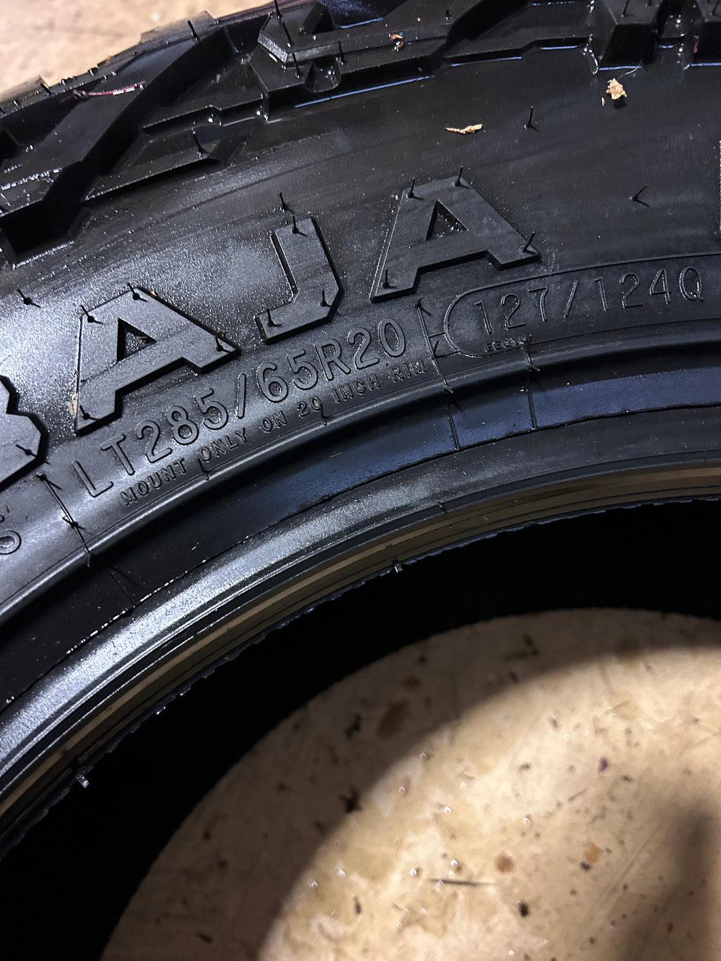 MICKEY THOMPSON BAJA BOSS A/T LT 285 65 20 127/124Q ALL TERRAIN TIRE 331032001