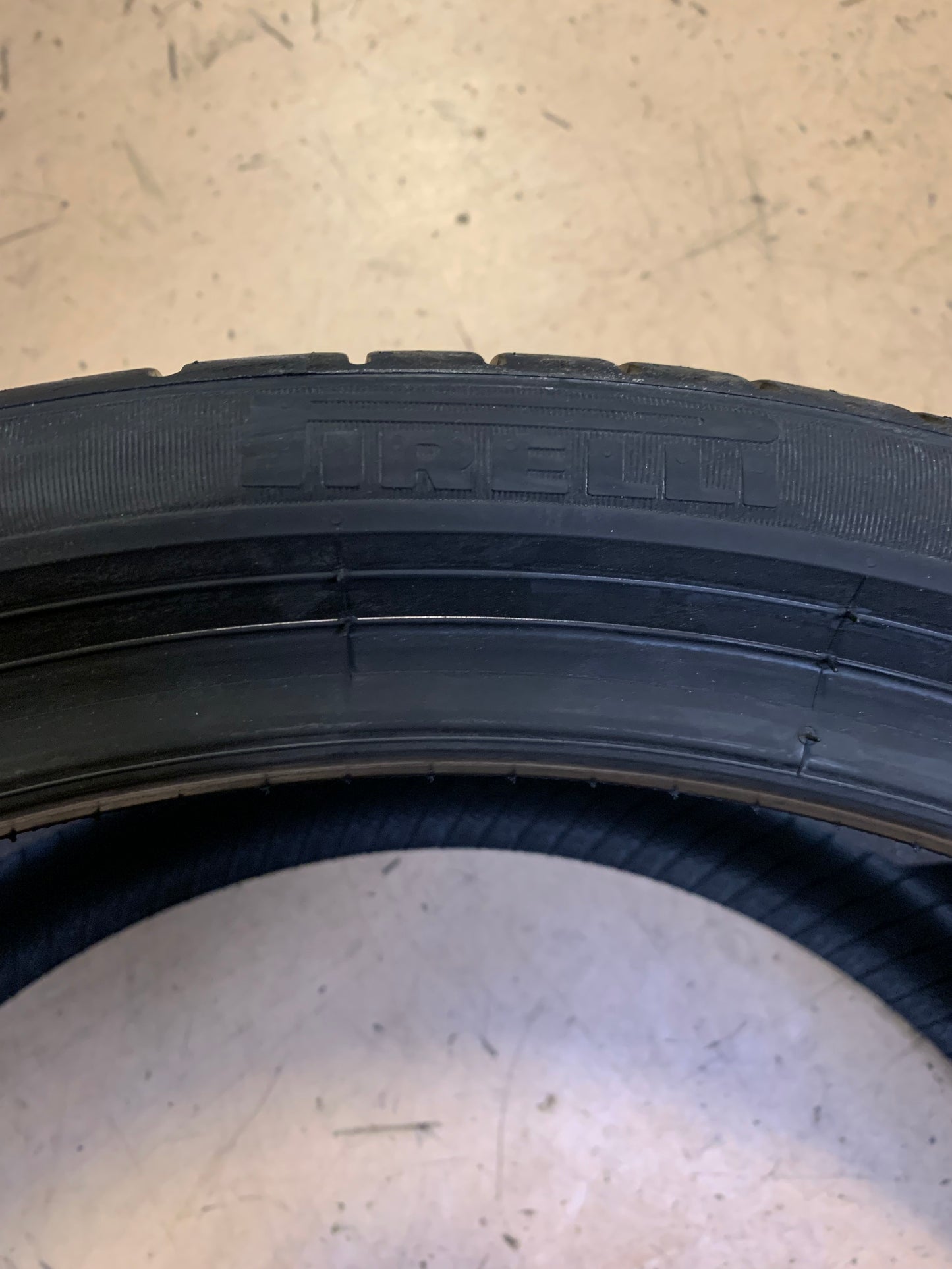 PIRELLI P ZERO PZ4 MO-S (FOAM) BSW P 285 30 21 100Y XL SUMMER TIRE 3946400