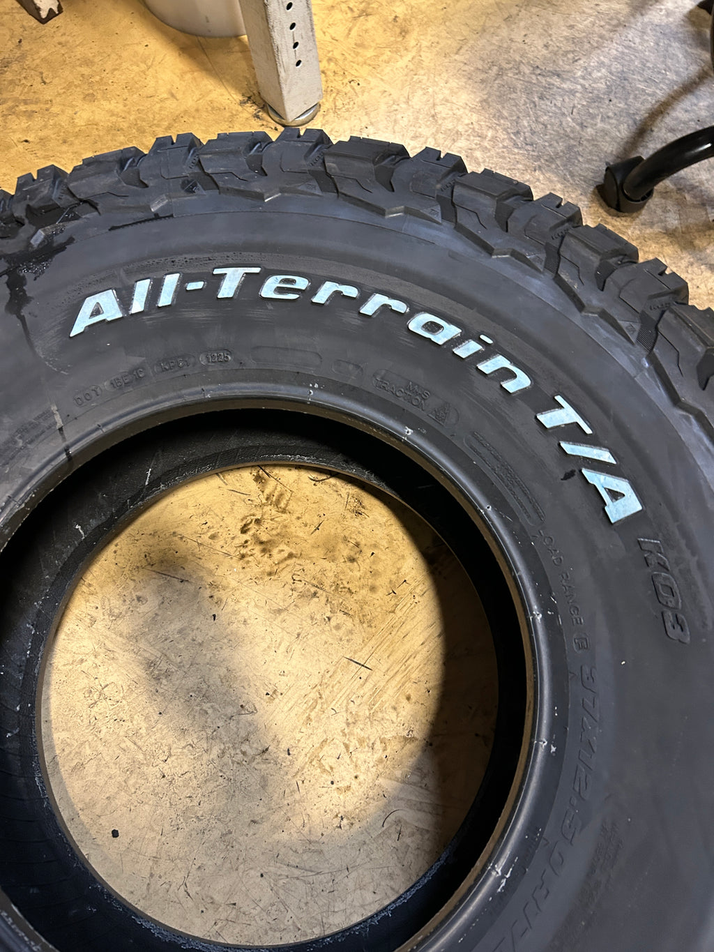 BFGOODRICH ALL-TERRAIN T/A KO3 RWL LT 37 12.5 17 128R 12PLY  TIRE 01080