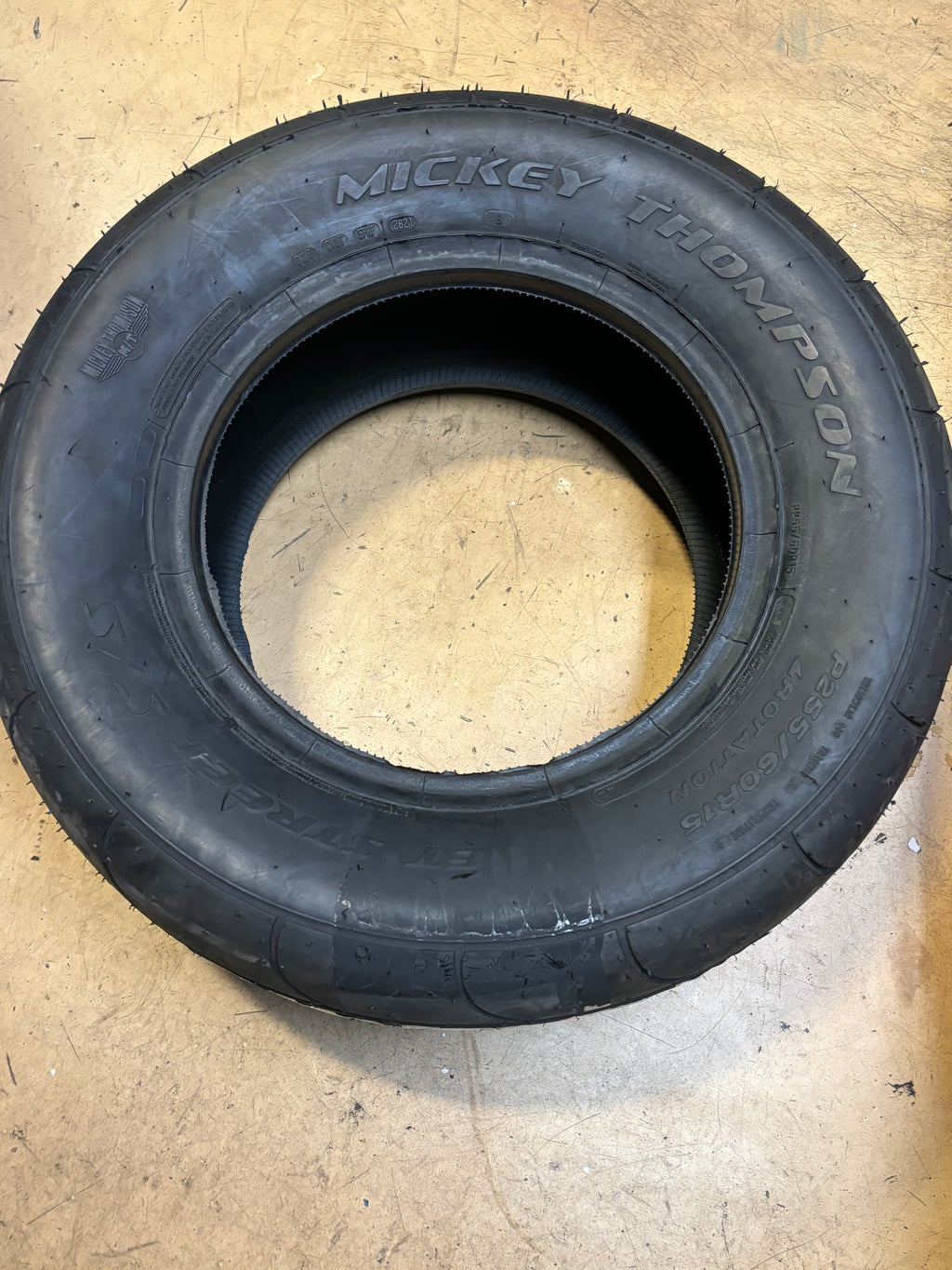 MICKEY THOMPSON ET STREET S/S P 255 60 15 SL PERFORMANCE TIRE 90000024552