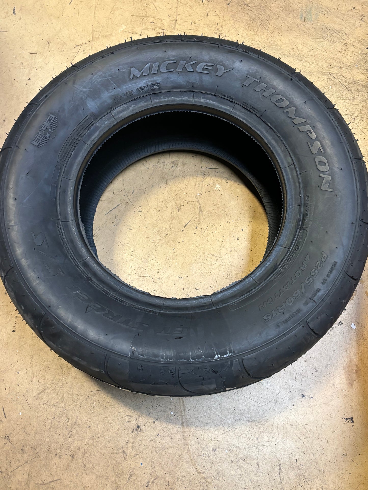 MICKEY THOMPSON ET STREET S/S P 255 60 15 SL PERFORMANCE TIRE 90000024552