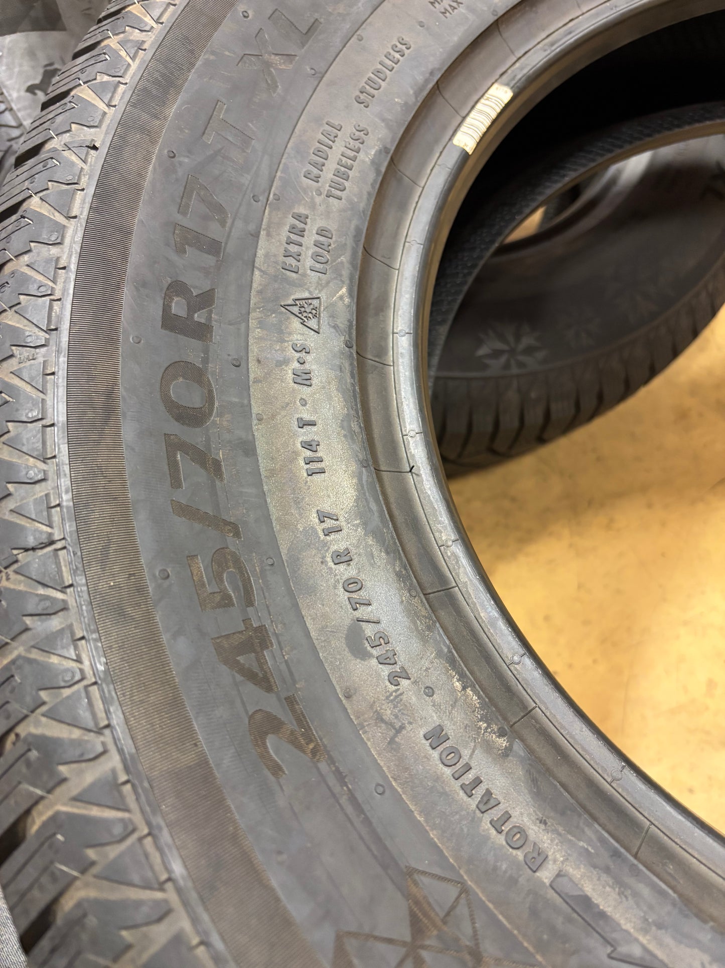 CONTINENTAL VIKING CONTACT 7 P 245 70 17 114T XL SNOW WINTER TIRE 04500510000