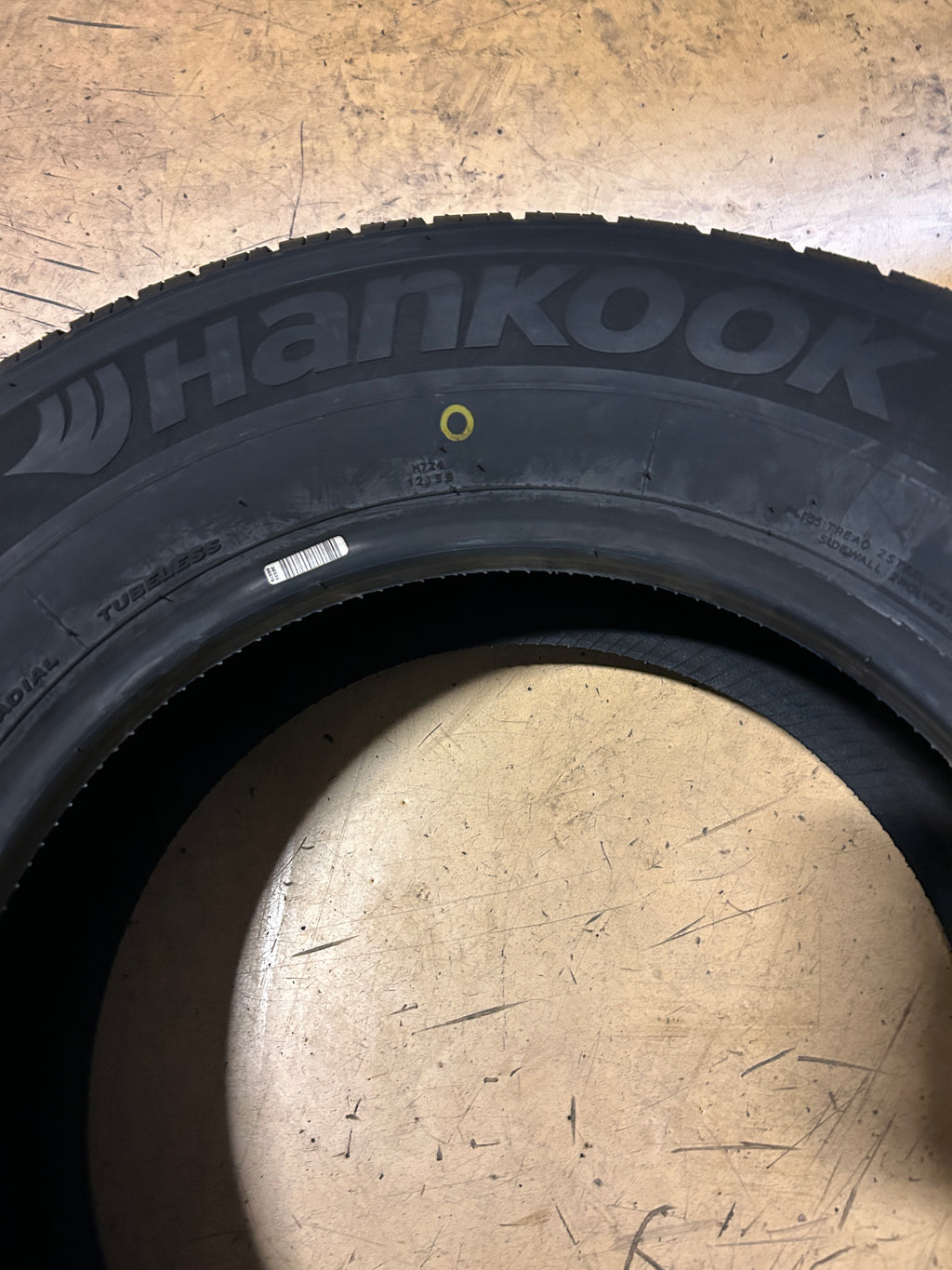 NOS HANKOOK OPTIMO H724 BSW P 235 65 16 101T ALL SEASON TIRE 1011700