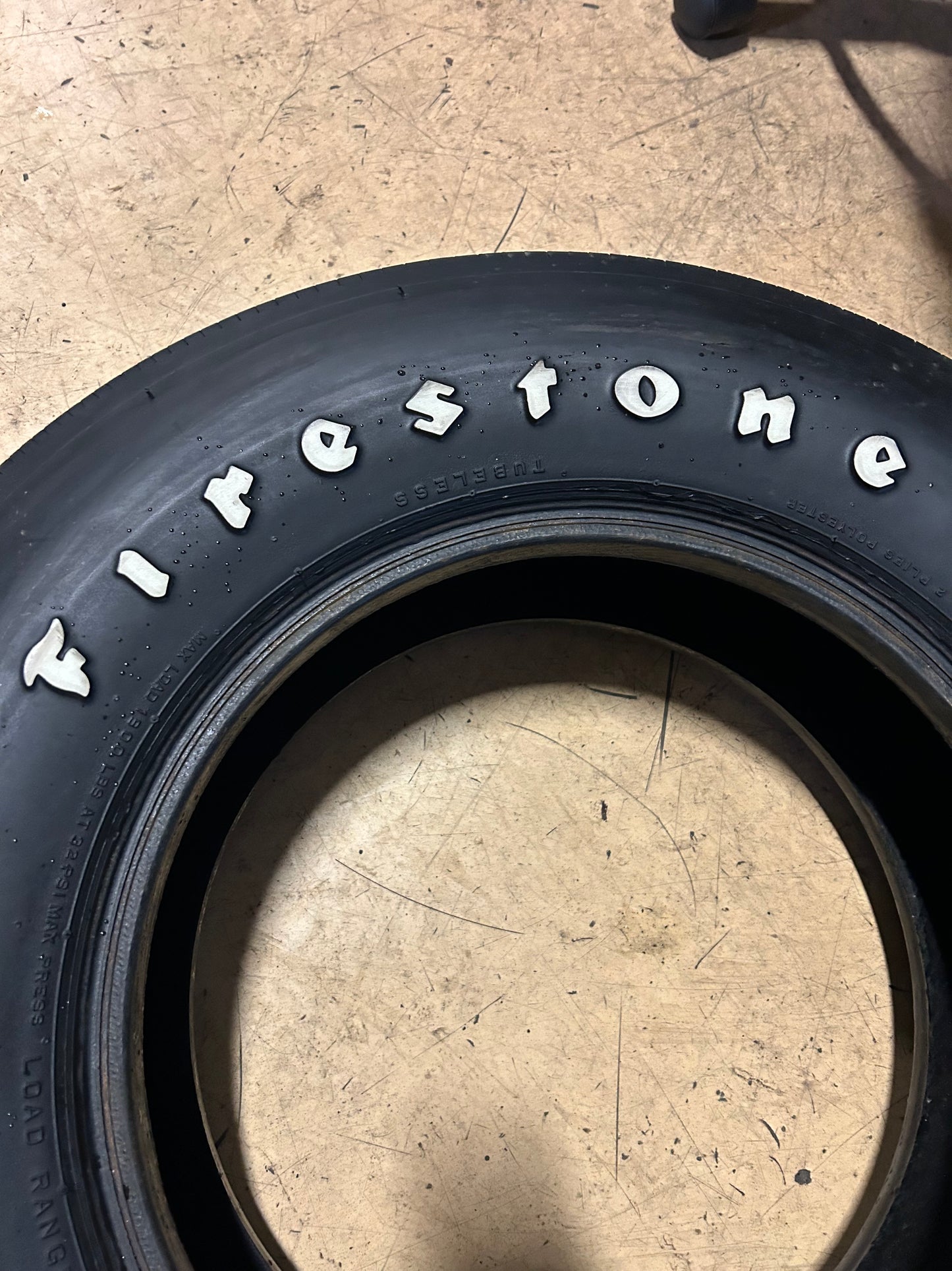 USED 9.5/32" 2 FIRESTONE WIDE O OVAL RWL F70-15 10PLY ALL SEASON TIRE 62450