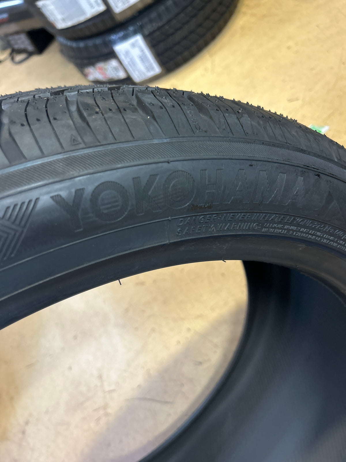 YOKOHAMA GEOLANDAR X-CV BSW P275 40 21 107W ALL SEASON TIRE 110157018
