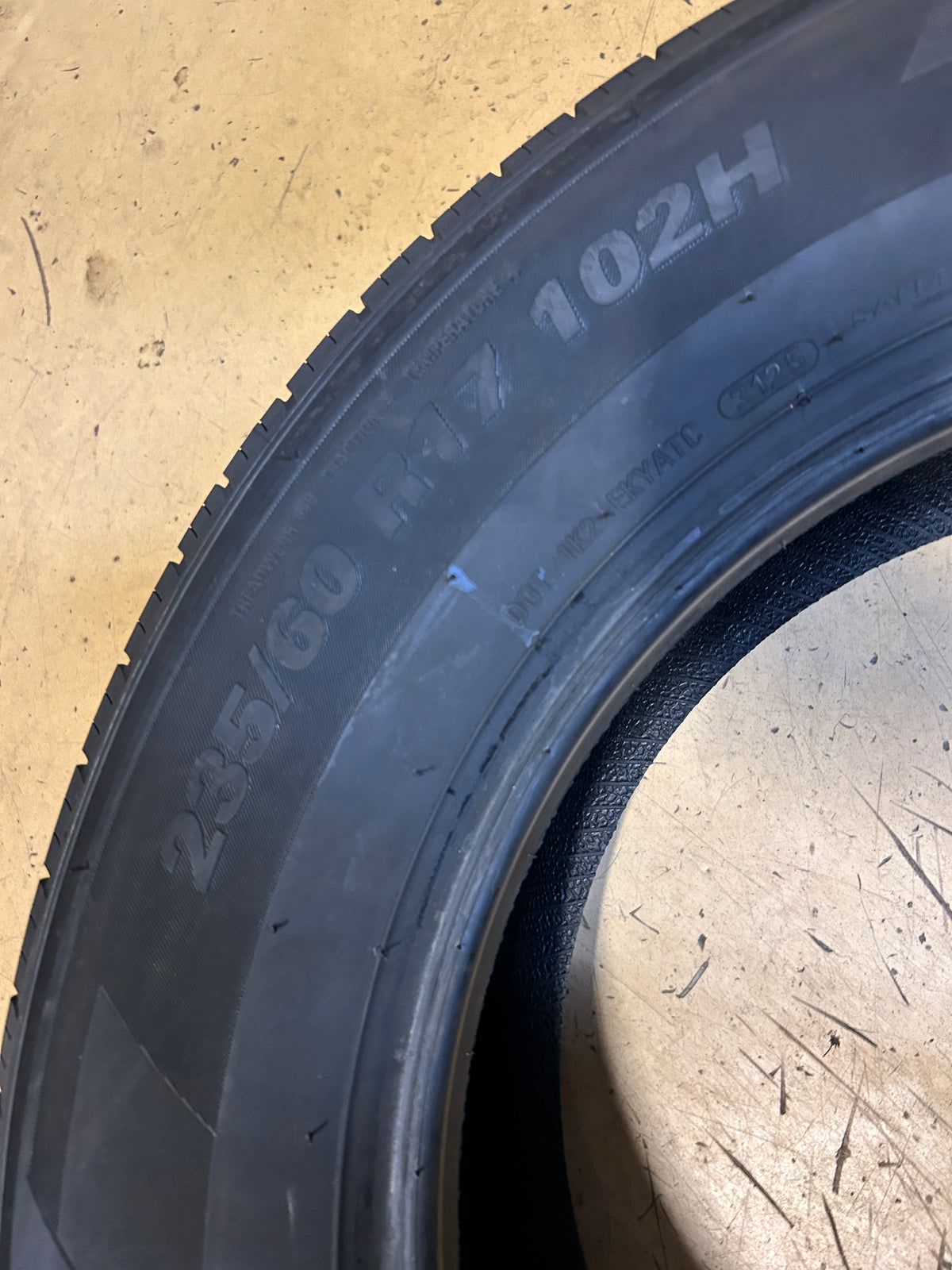 KUMHO SOLUS TAF1A BSW P 235 60 17 102H SL ALL SEASON TIRE 2285583