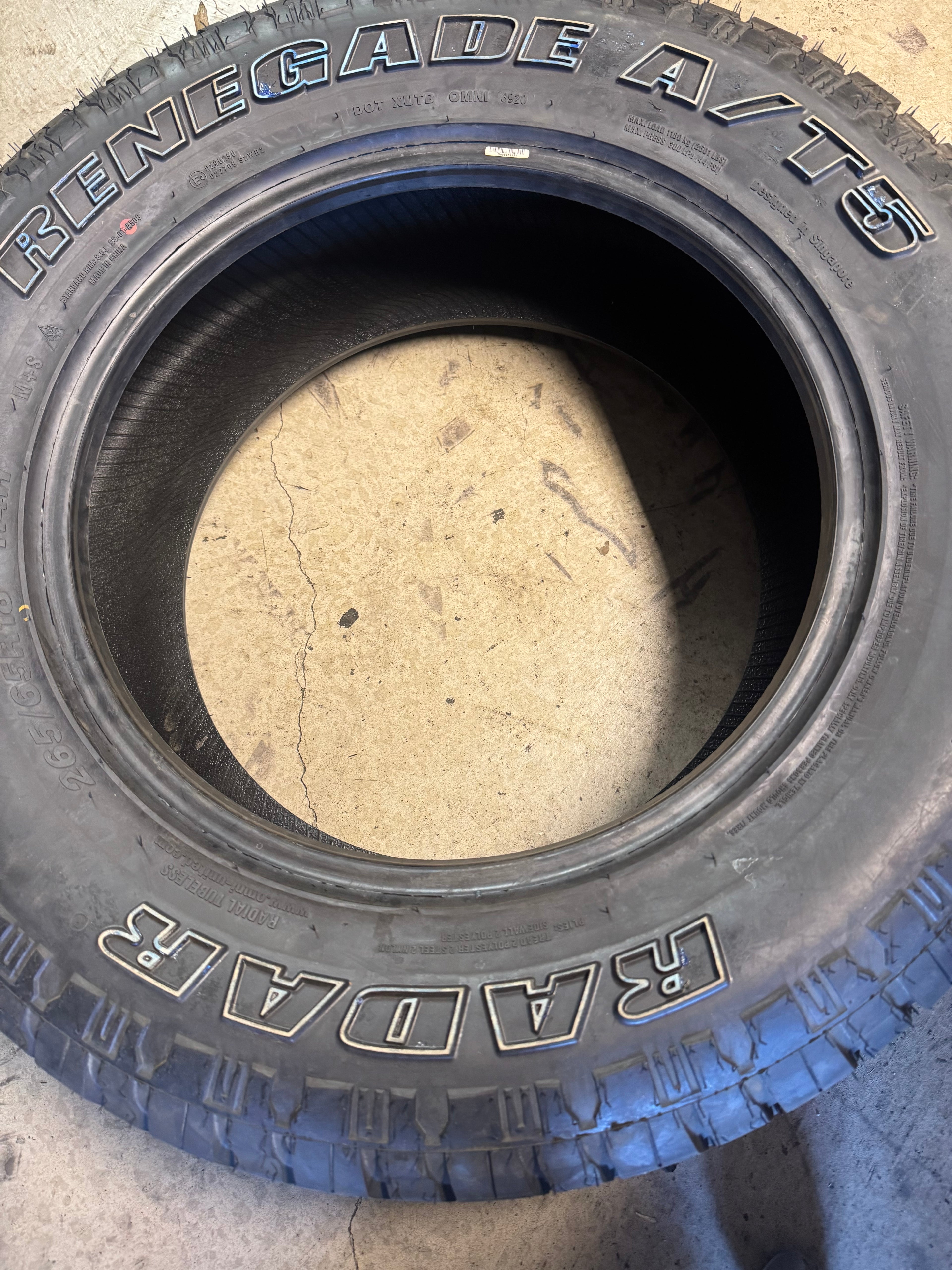 NOS RADAR RENEGADE A/T 5 OWL P 265 65 18 114H ALL TERRAIN TIRE RZD0141