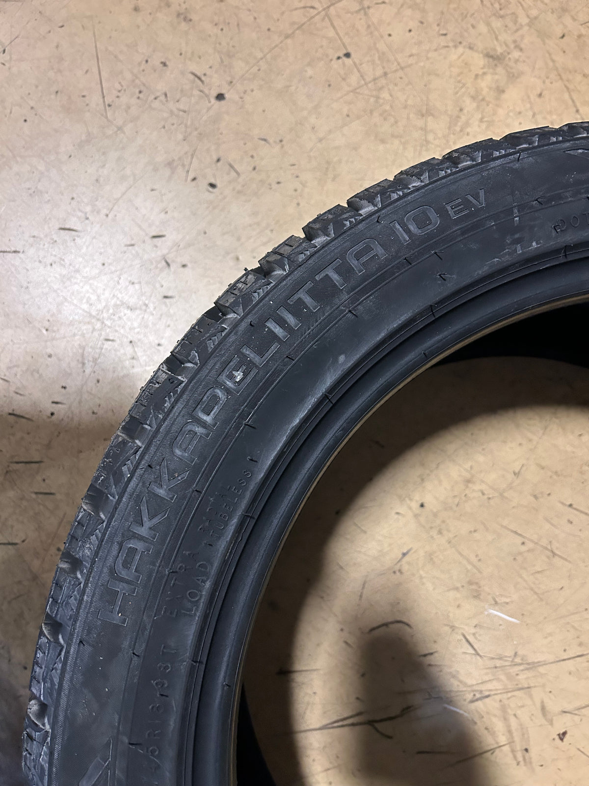 NOKIAN HAKKAPELIITTA 10 EV STUDDED BSW P 235 45 18 98T XL WINTER TIRE TSF00001