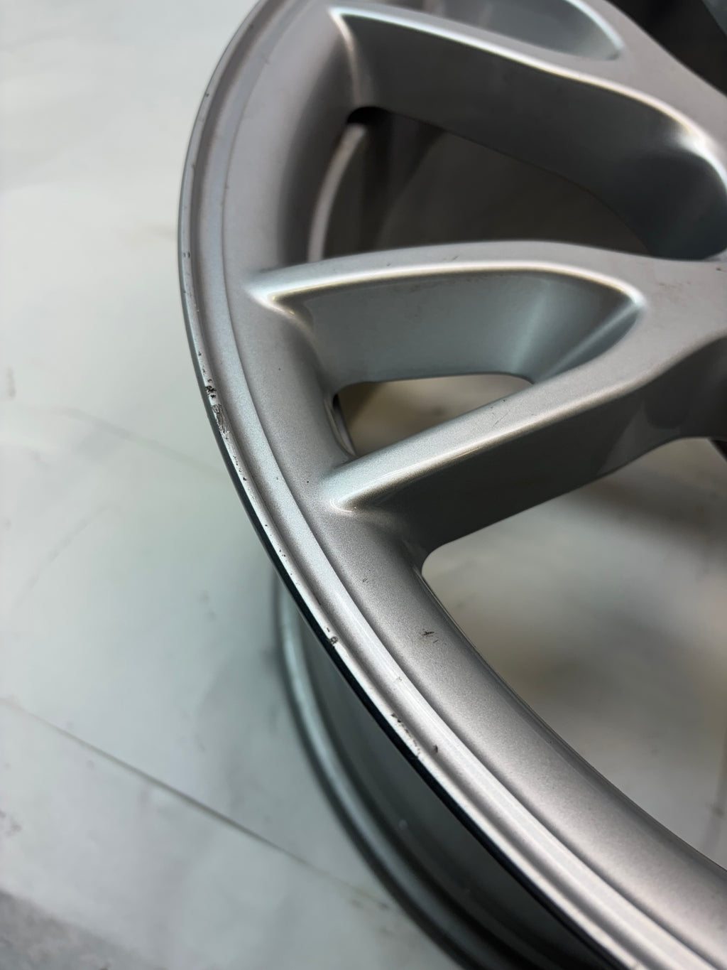 USED TESLA S WHEEL 7 SPLIT-SPOKE DARK SILVER METALLIC 19 10.5 5X120 1420222-00-A