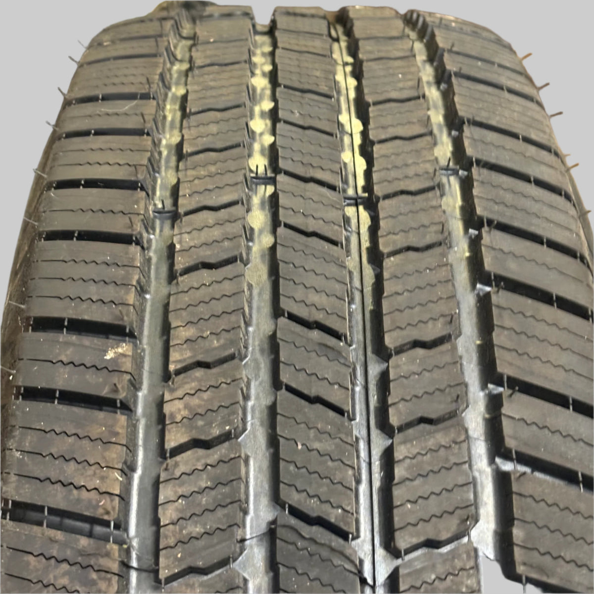 MICHELIN DEFENDER LTX M/S RWL P 265 75 16 116T HIGHWAY TIRE 99123
