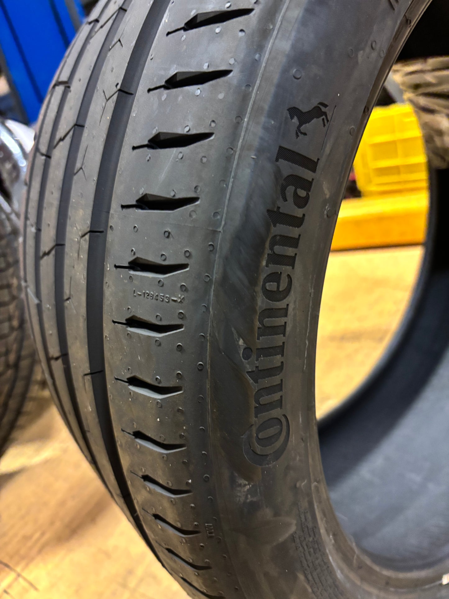 CONTINENTAL EXTREMECONTACT SPORT 02 P 275 35 18 95Y SL UHP TIRE 03125210000