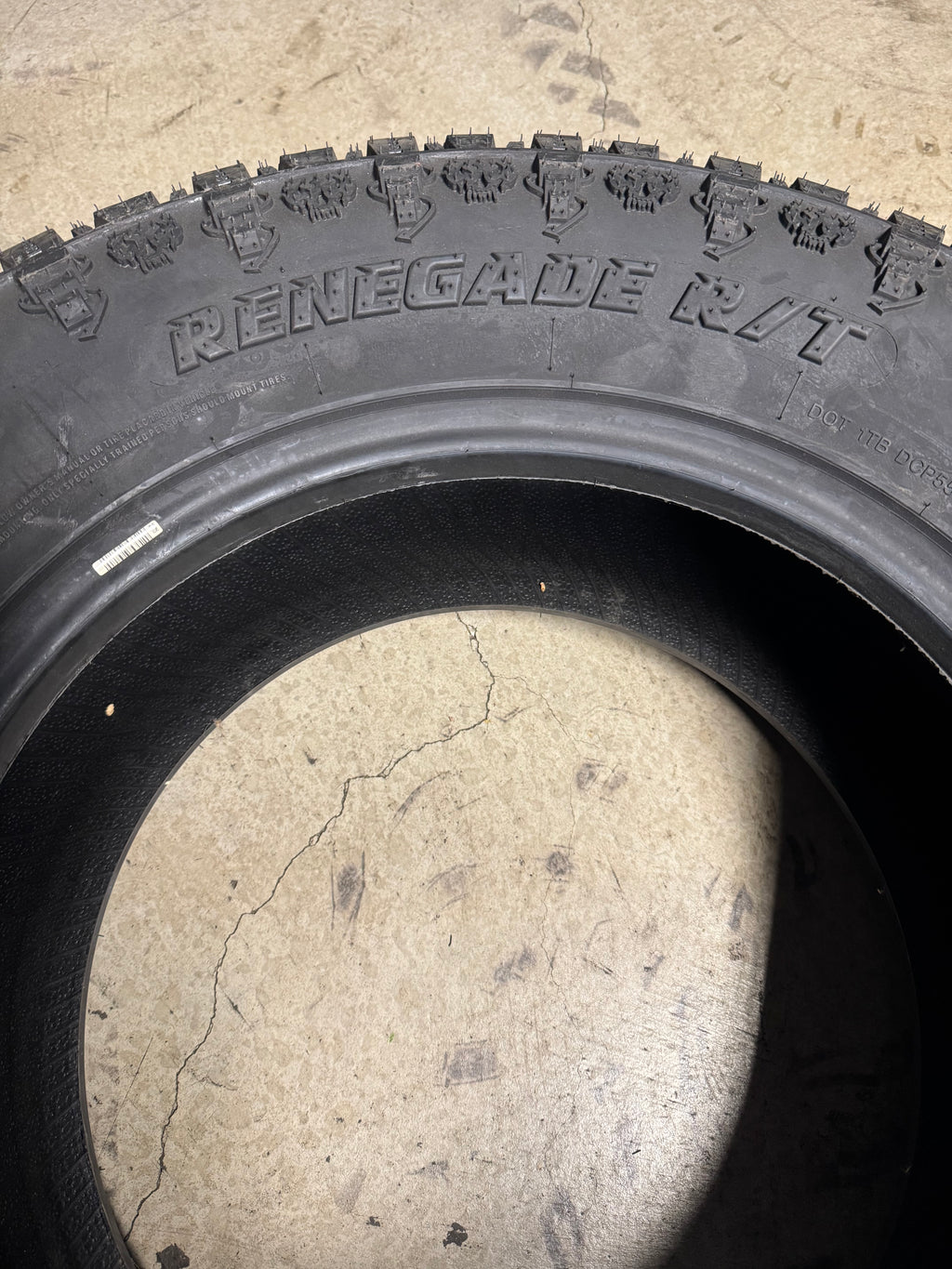 RADAR RENEGADE R/T BSW LT 285 65 18 125/122Q 10PLY RUGGED TERRAIN TIRE RASYTH0133