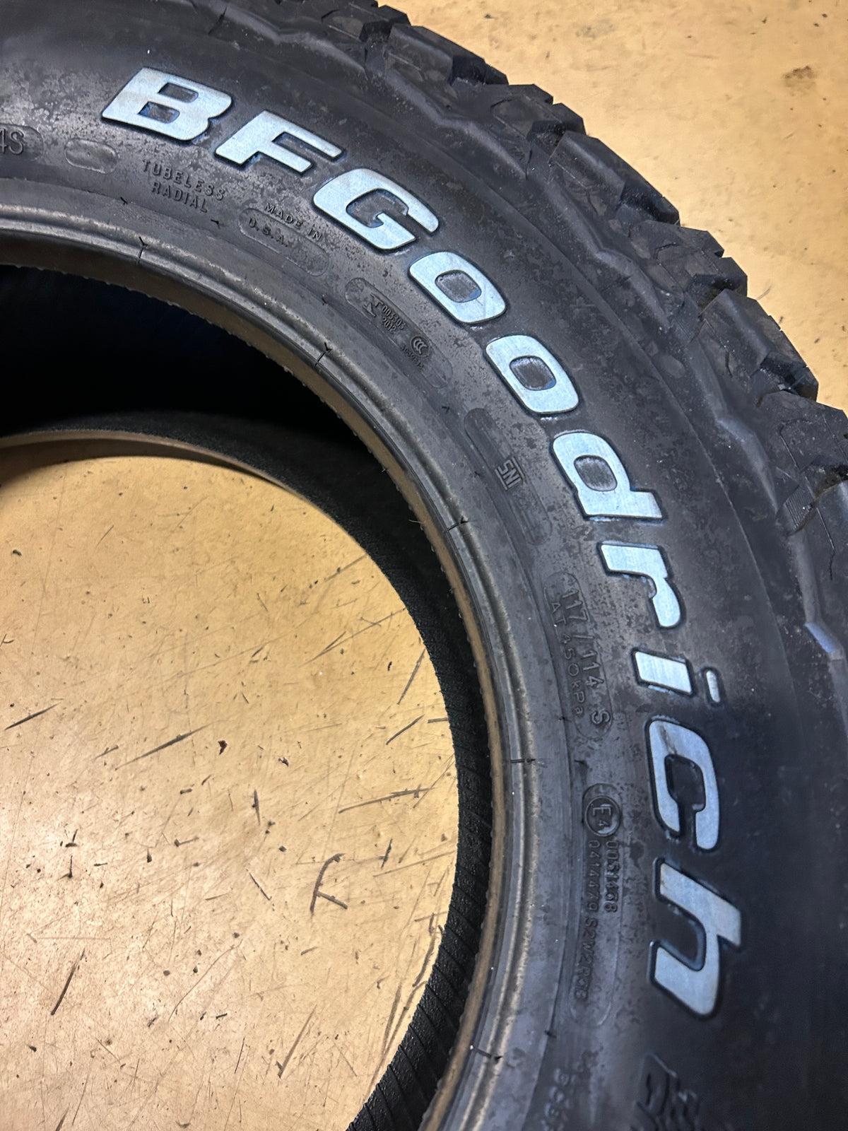 BFGOODRICH ALL-TERRAIN T/A KO3 RWL LT 265 65 18 117/114S 8PLY  TIRE 03930