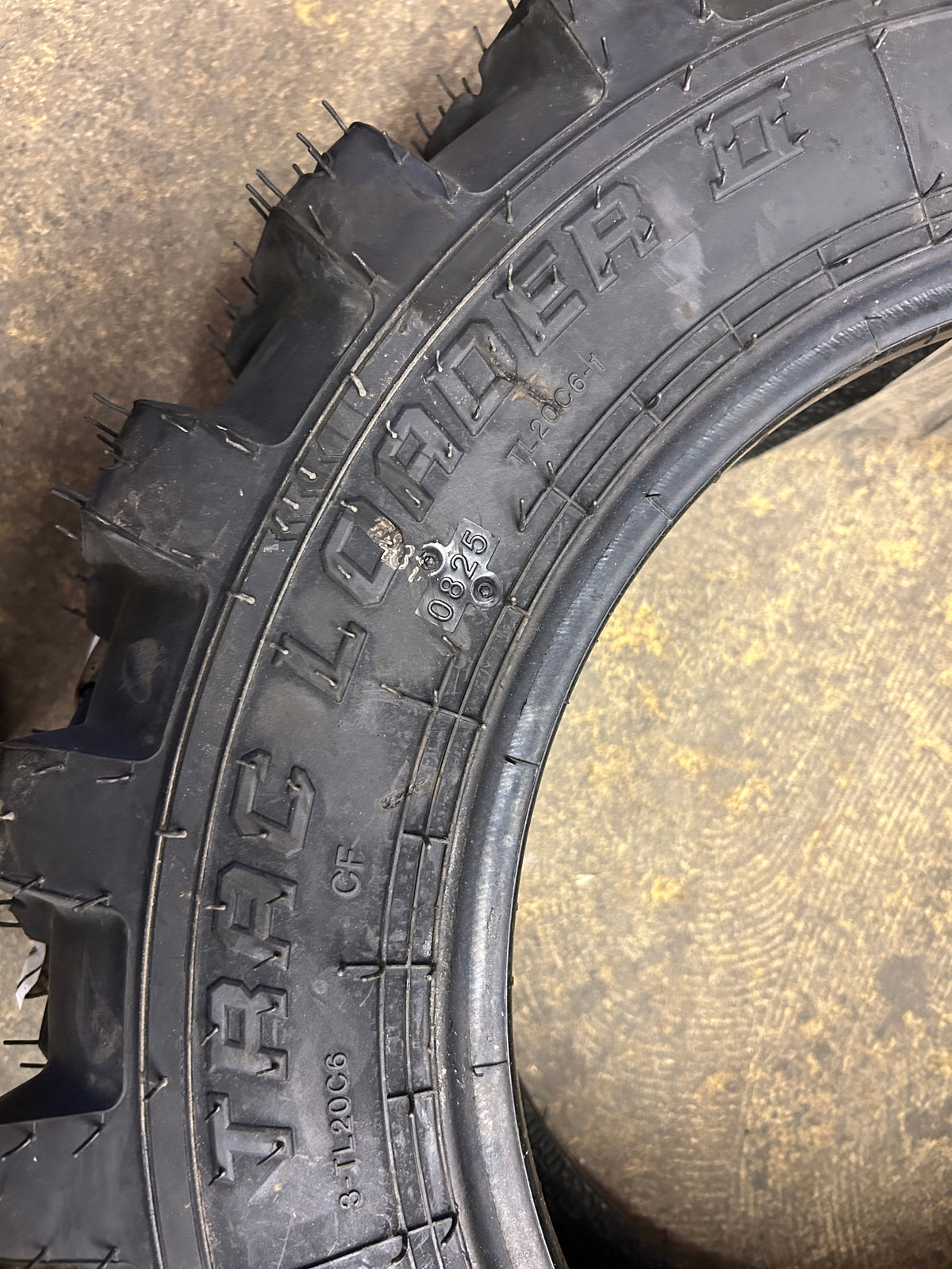 TITAN TRAC LOADER II BSW  27 8.5 15 6PLY INDUSTRIAL TIRE TL26C6